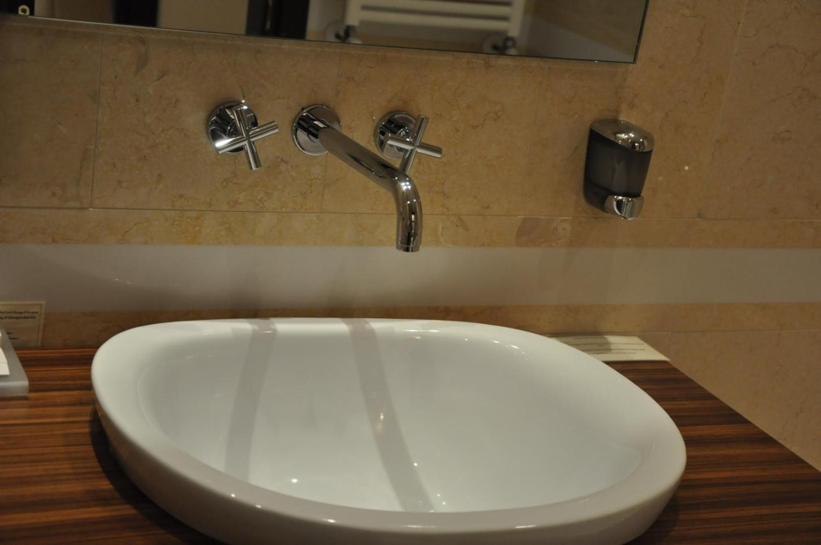 Deluxe Suite - Photo 5