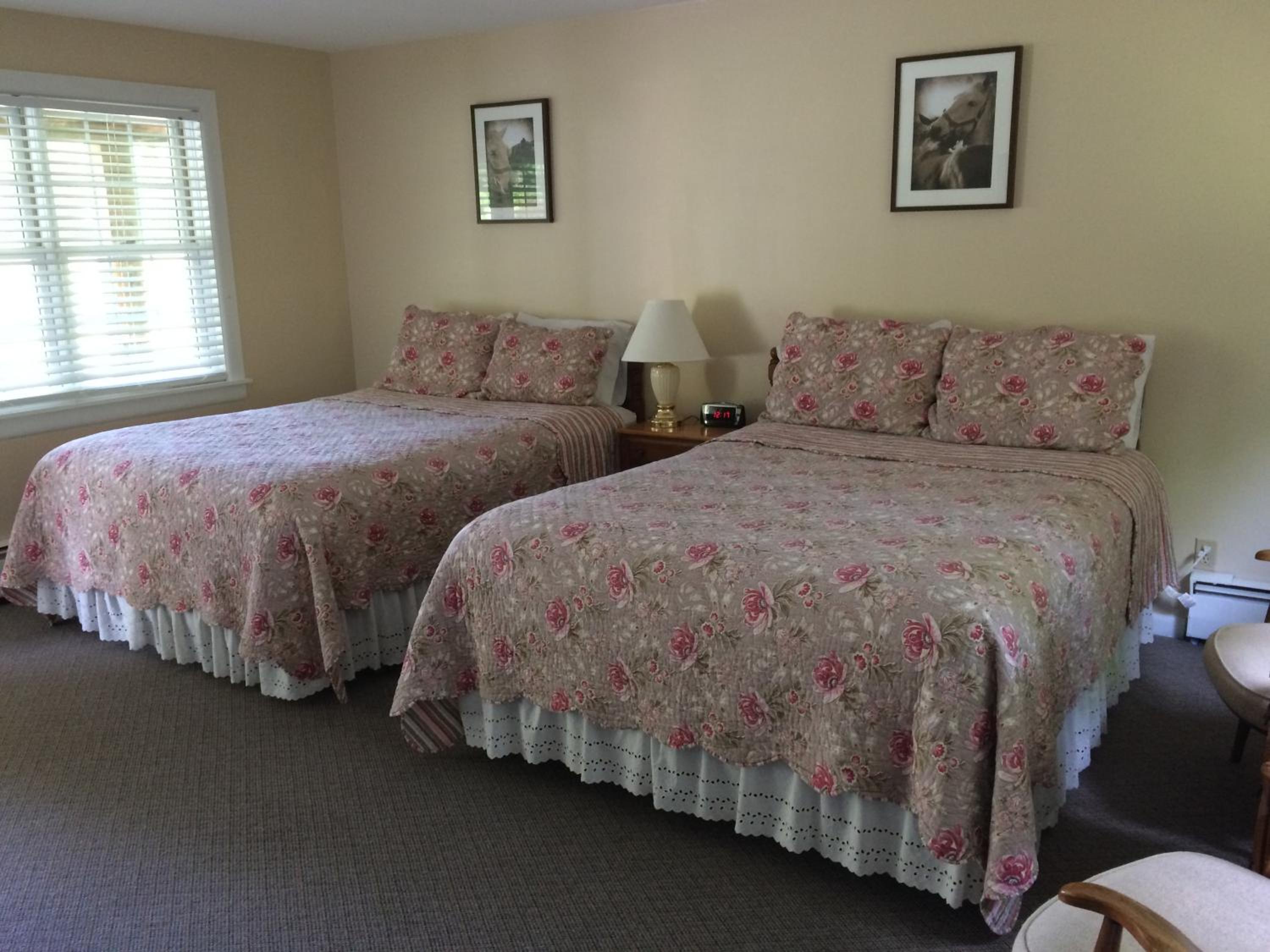 Deluxe Queen Room with Two Queen Beds photo 2