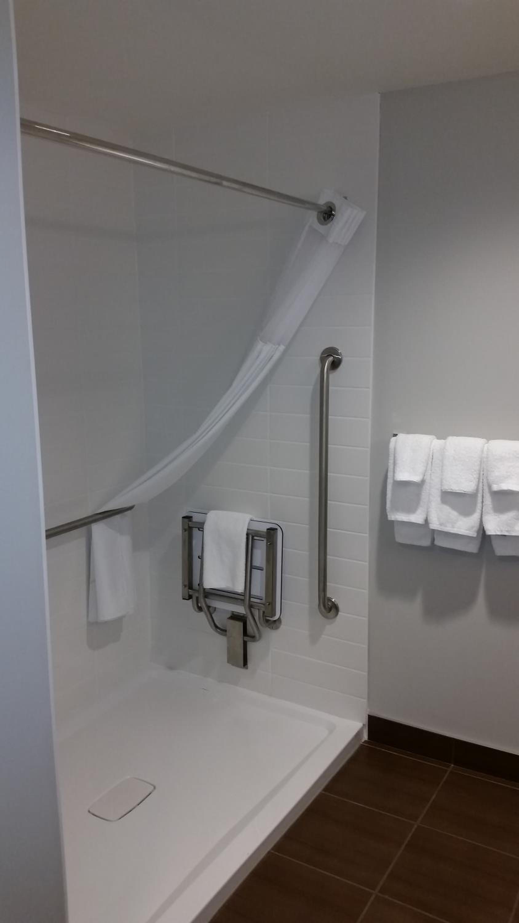 Microtel Inn & Suites by Wyndham Bonnyville, Photo 3