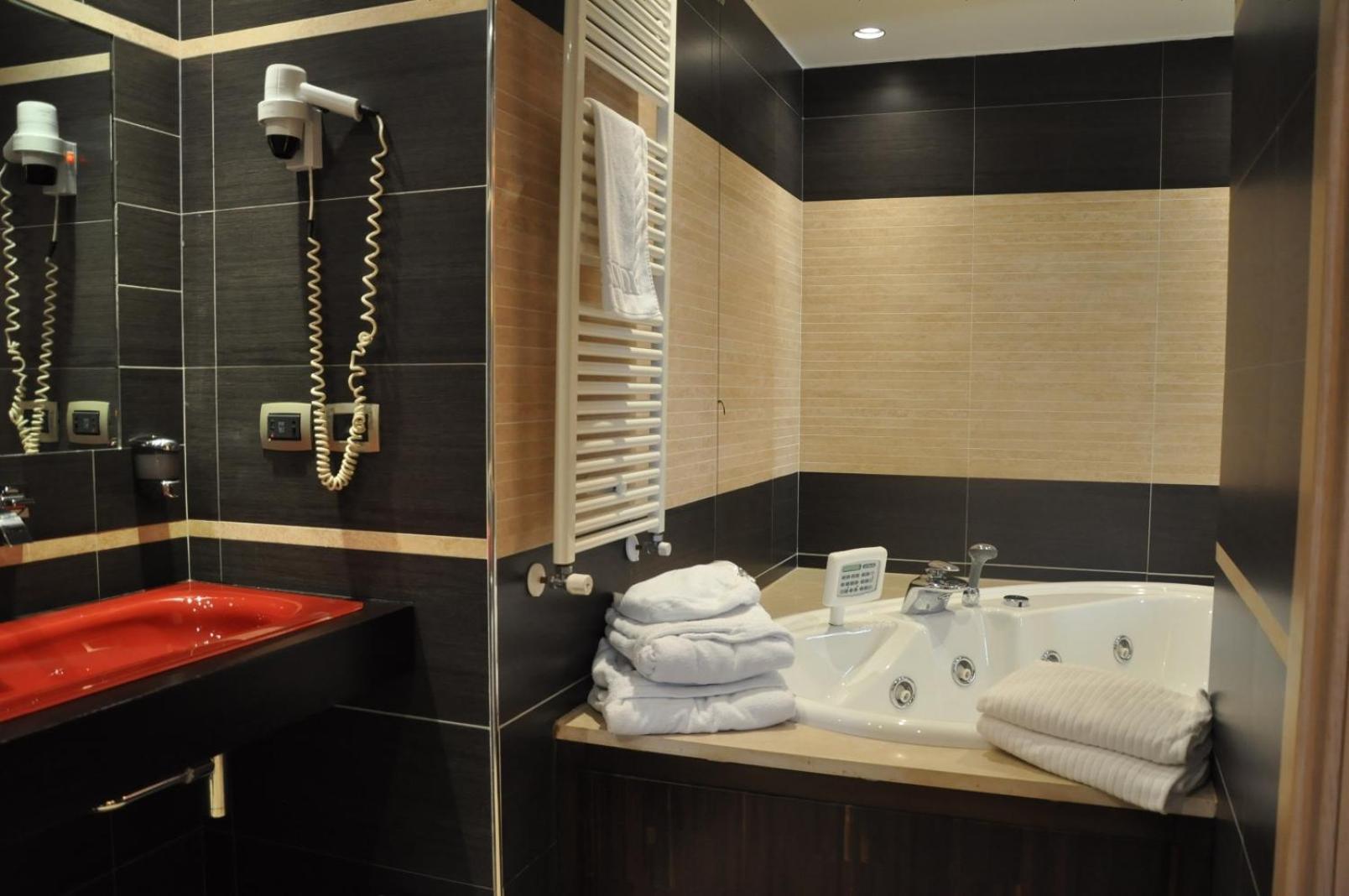 Superior Suite - Photo 7