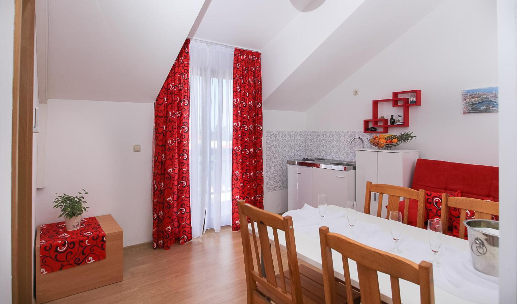 Apartment with Balcony - Photo 3
