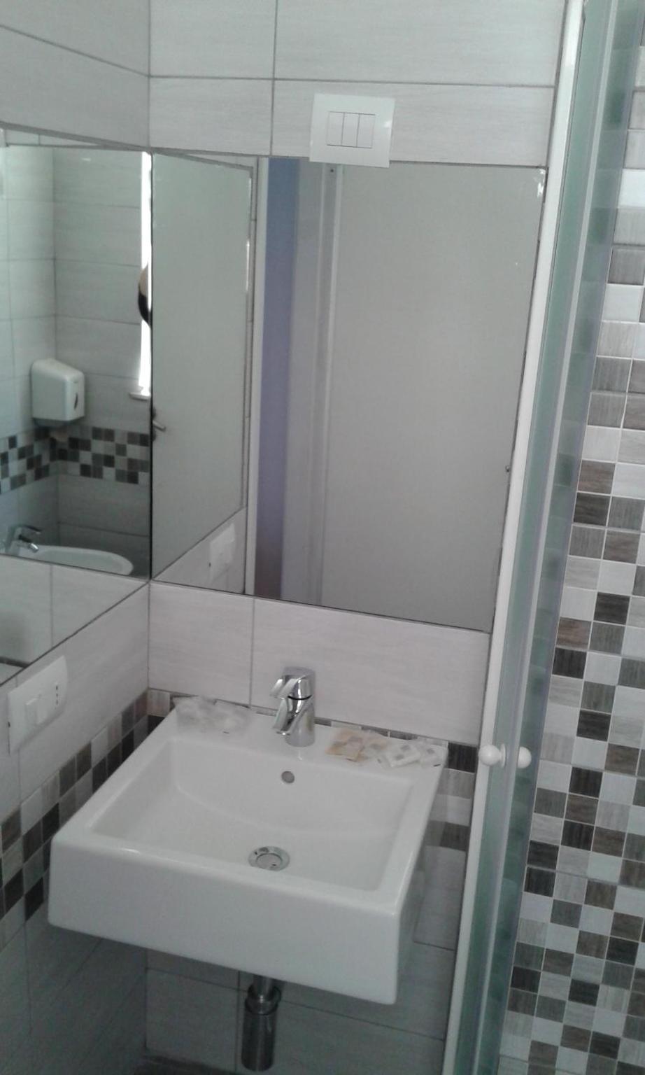 Standard Quadruple Room - Photo 7
