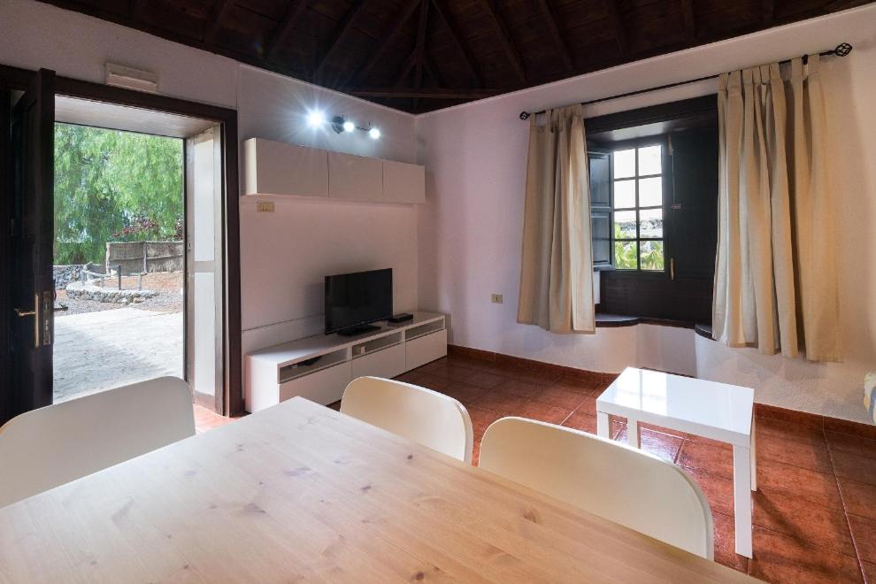 Two-Bedroom Bungalow (4-6 Adults) photo 3