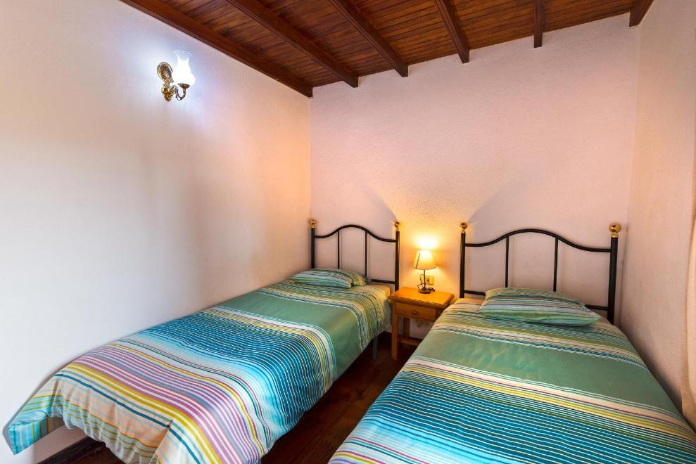 Two-Bedroom Bungalow (4-6 Adults) photo 2