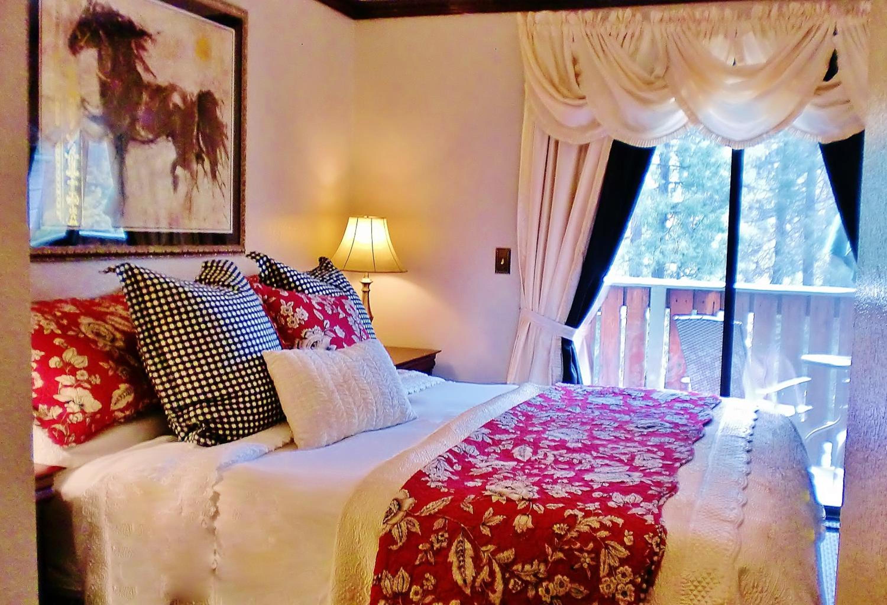 Deluxe King Room photo 2