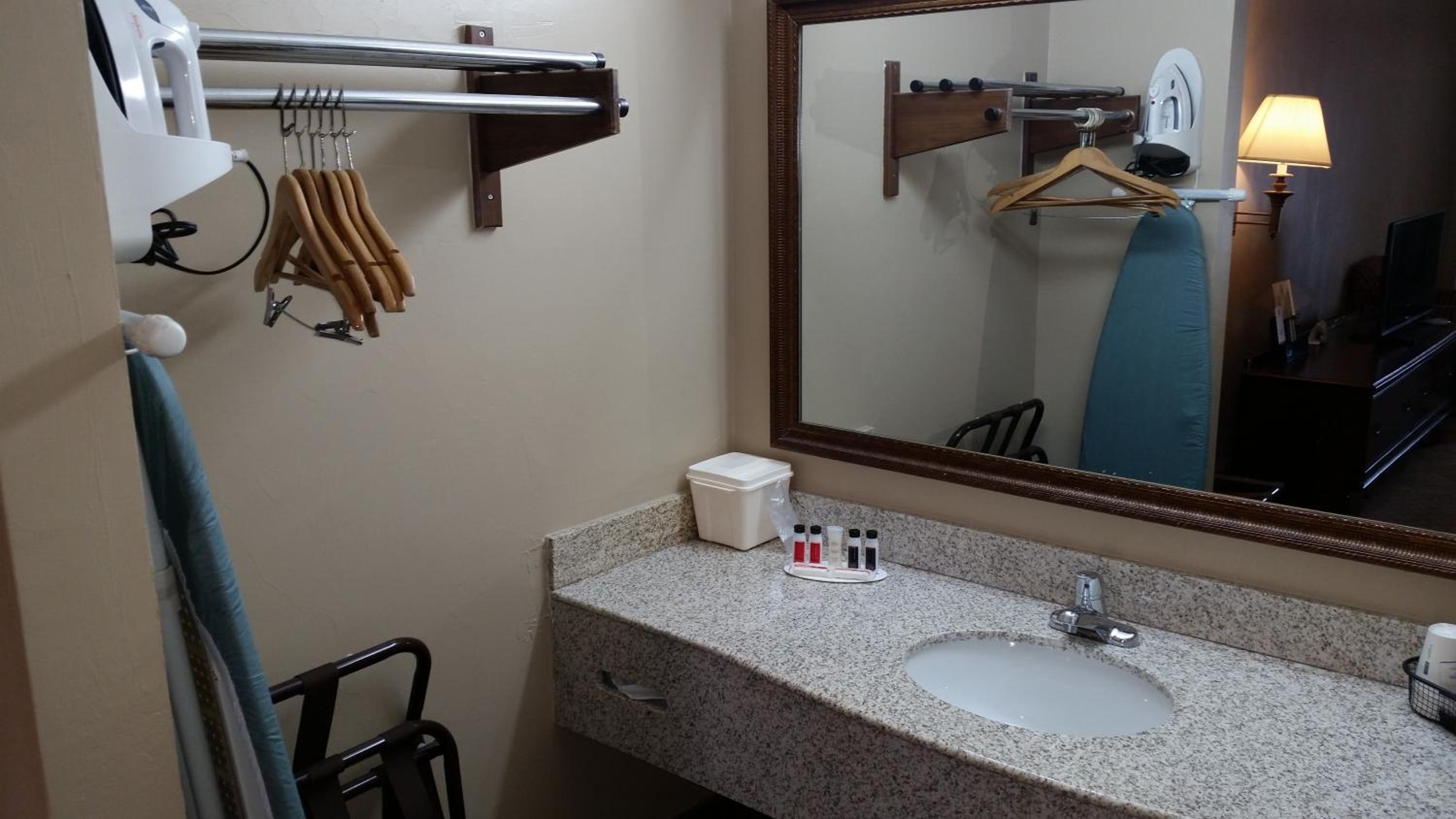 King Room - Non-Smoking - Photo 5