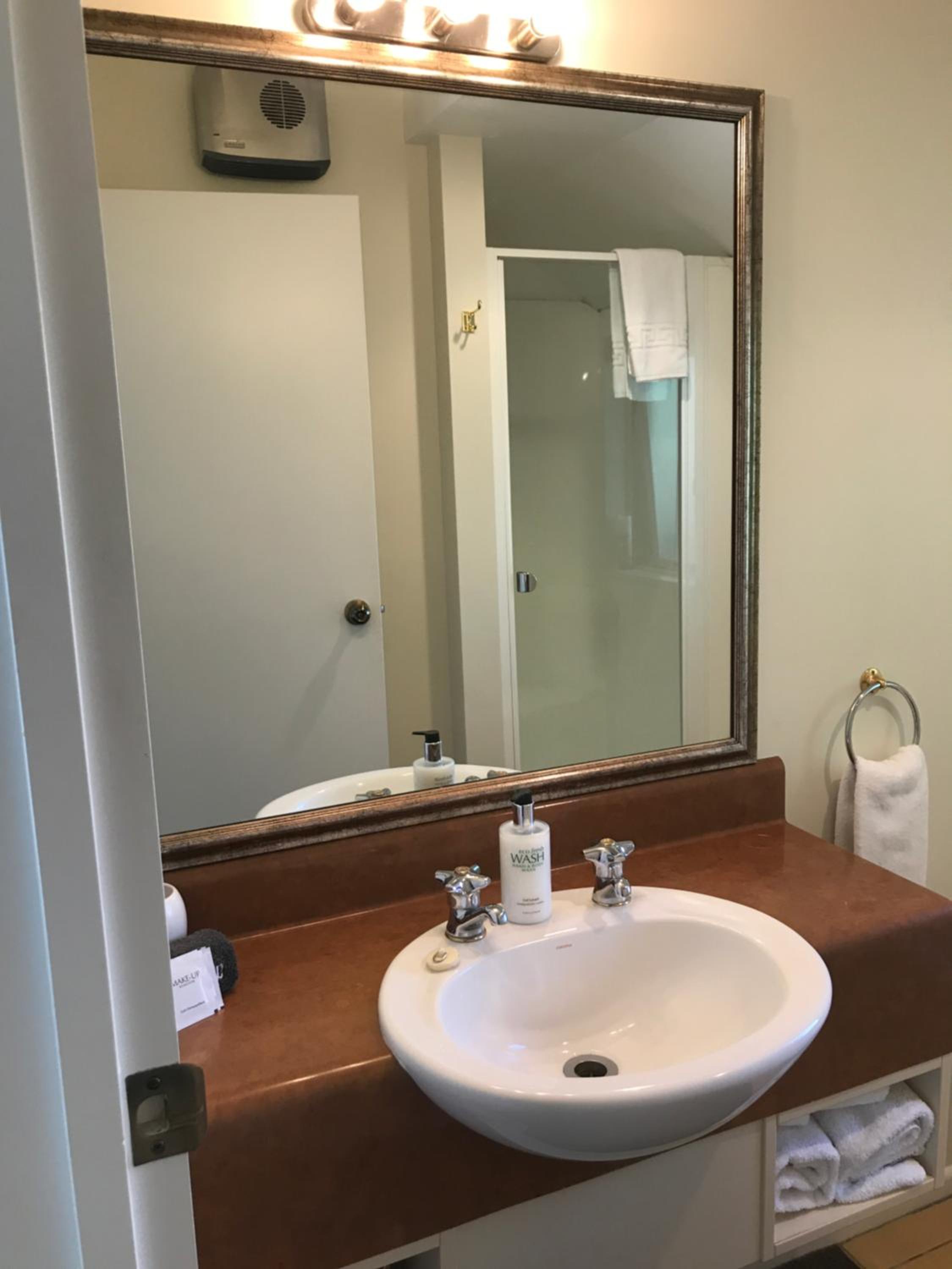 One-Bedroom Apartment - Photo 6