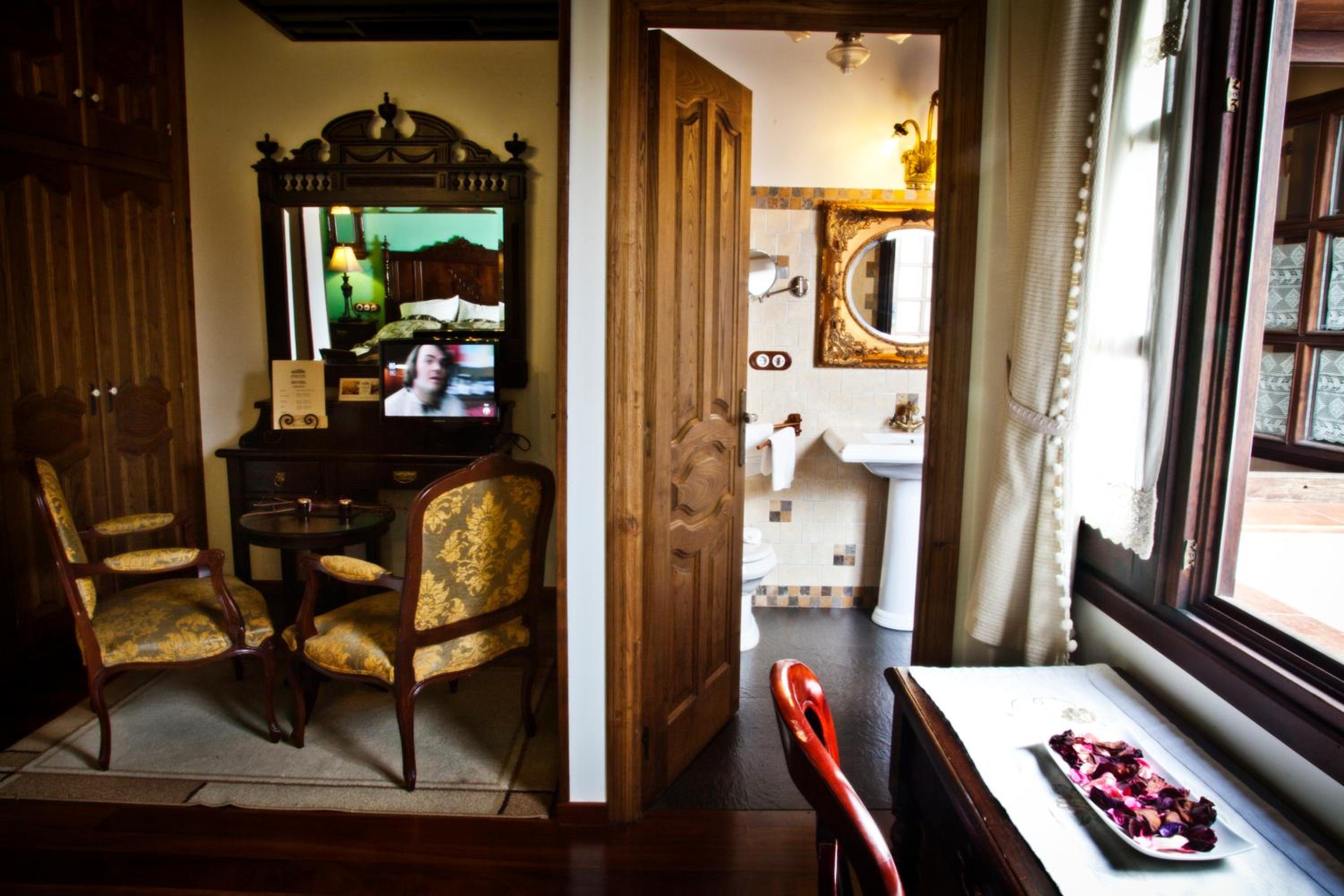 Twin Room - Photo 2