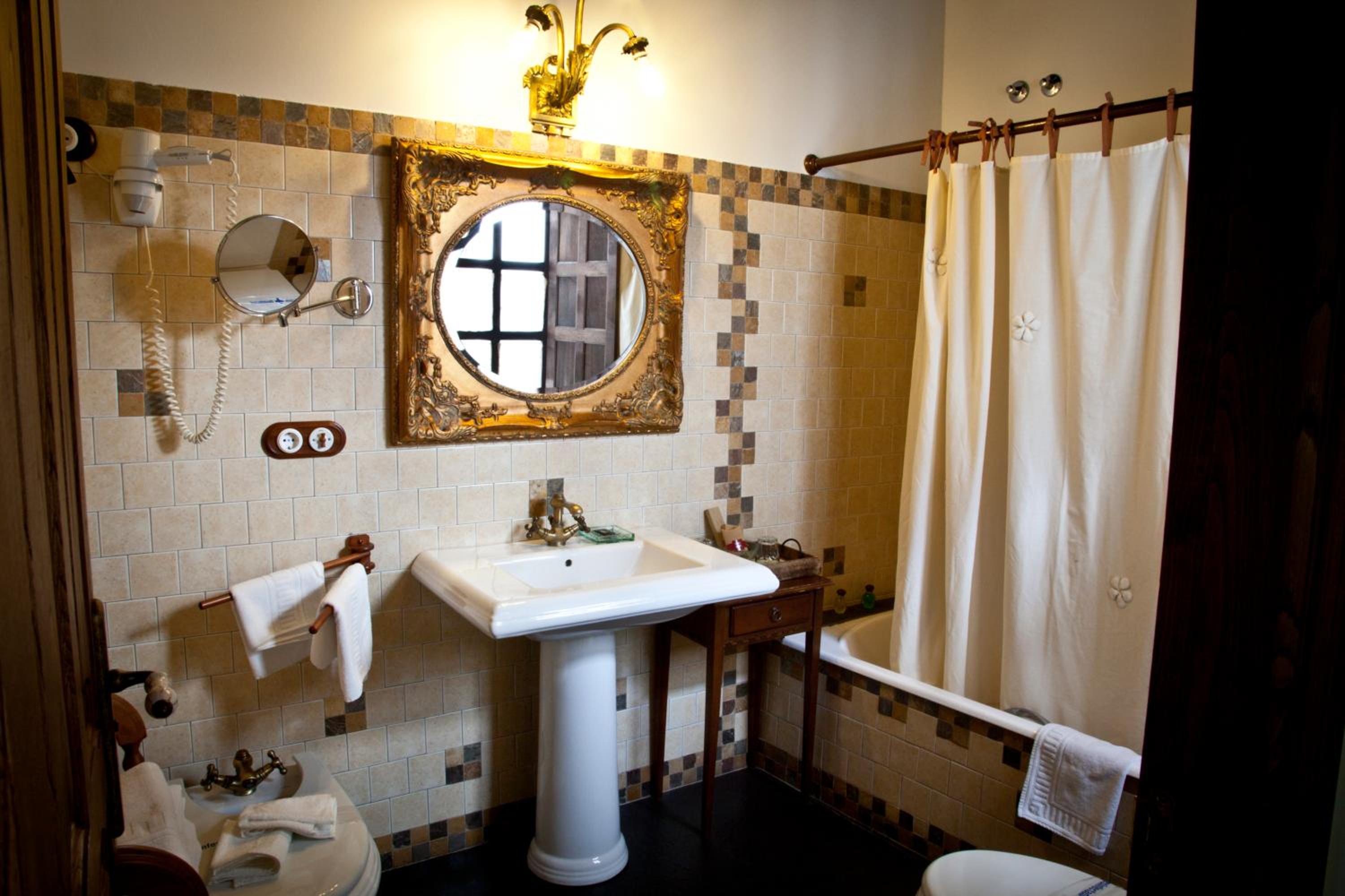 Twin Room - Photo 6