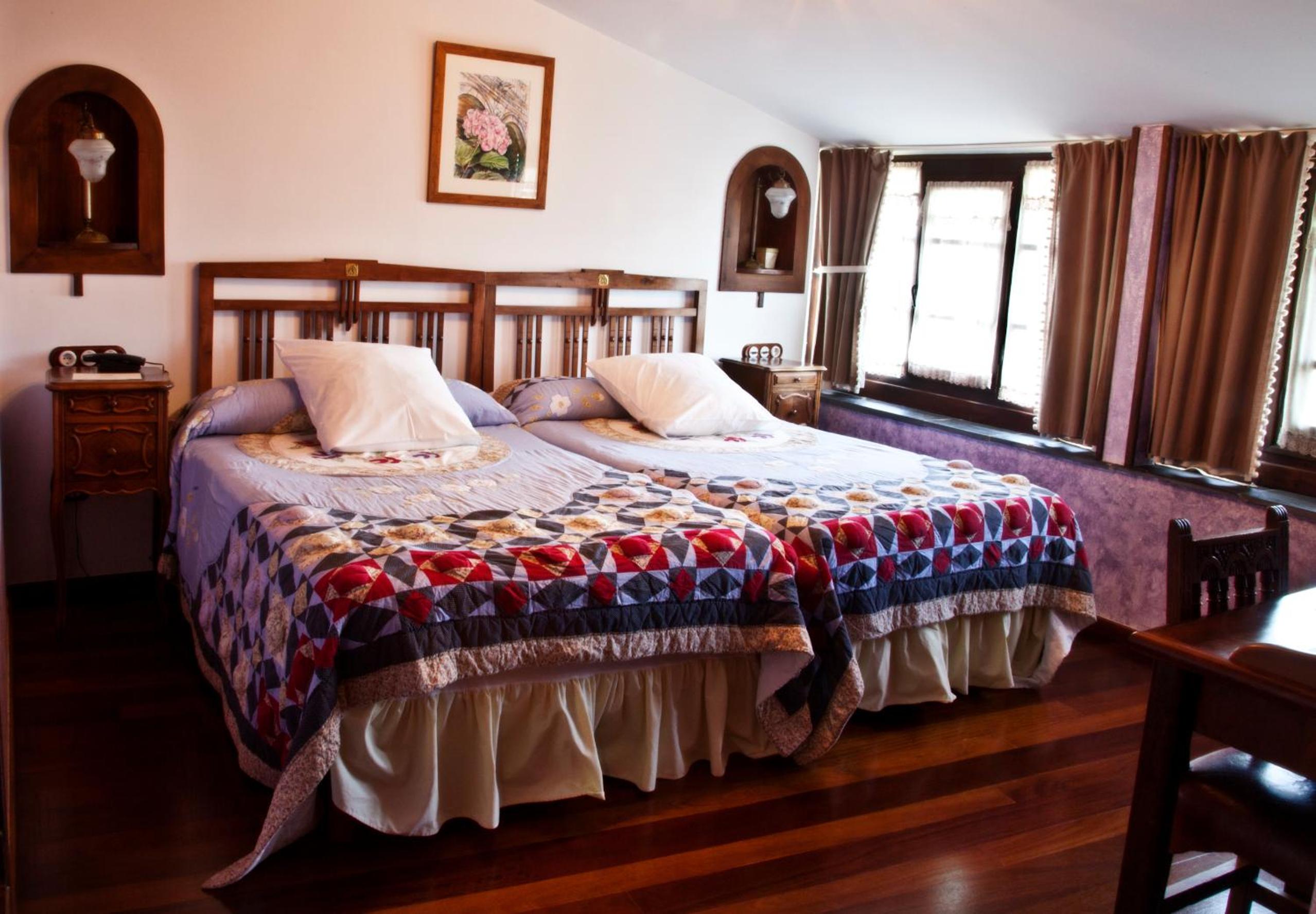 Twin Room - Photo 19