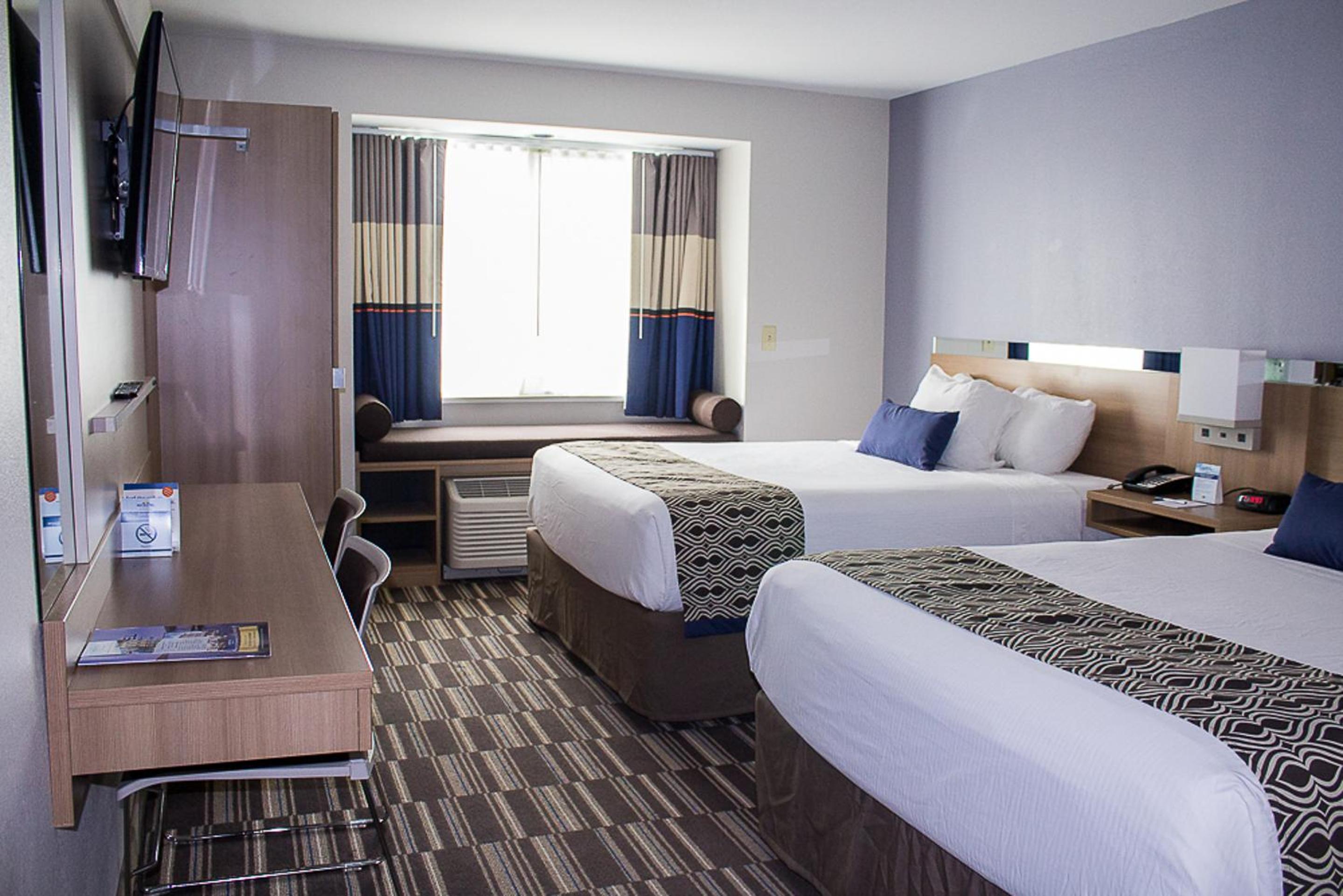 Queen Room with Two Queen Beds - Non-Smoking - Photo 1