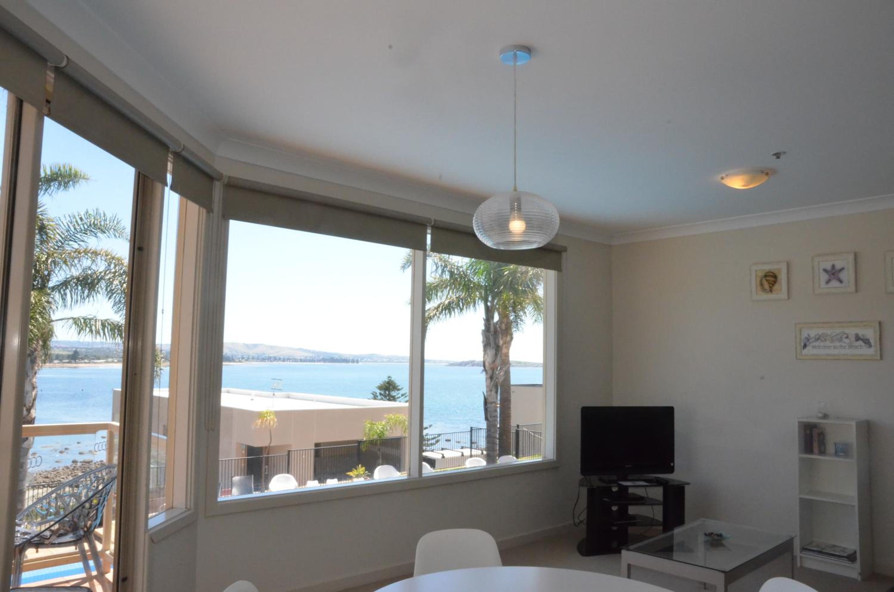 Studio with Pool View photo 3