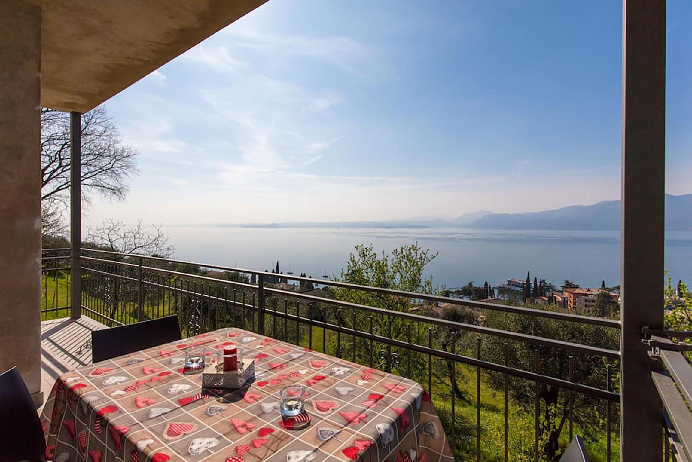 Apartment with Balcony photo 2