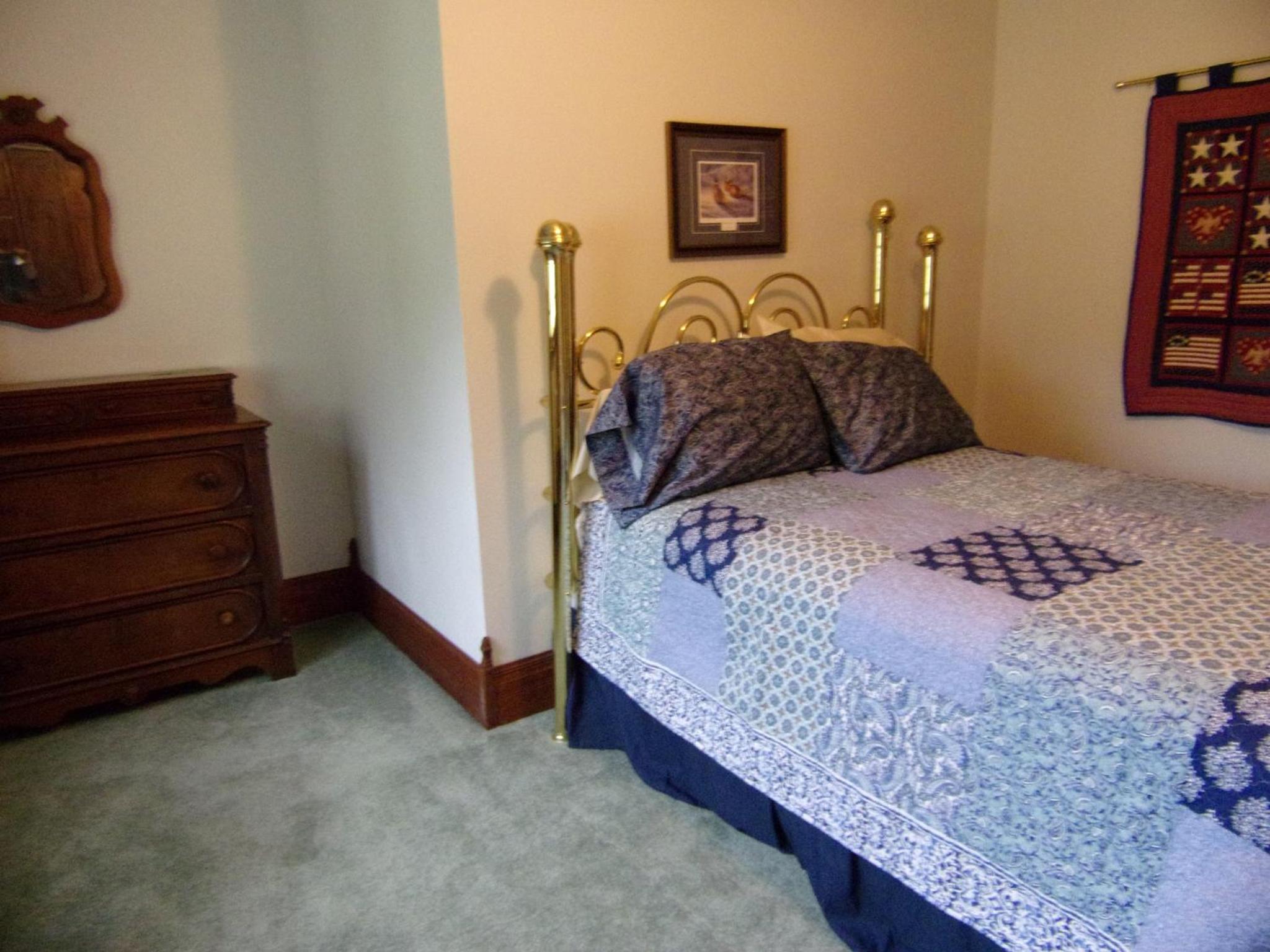 Riverton- Double Room with Shared Bathroom photo 2