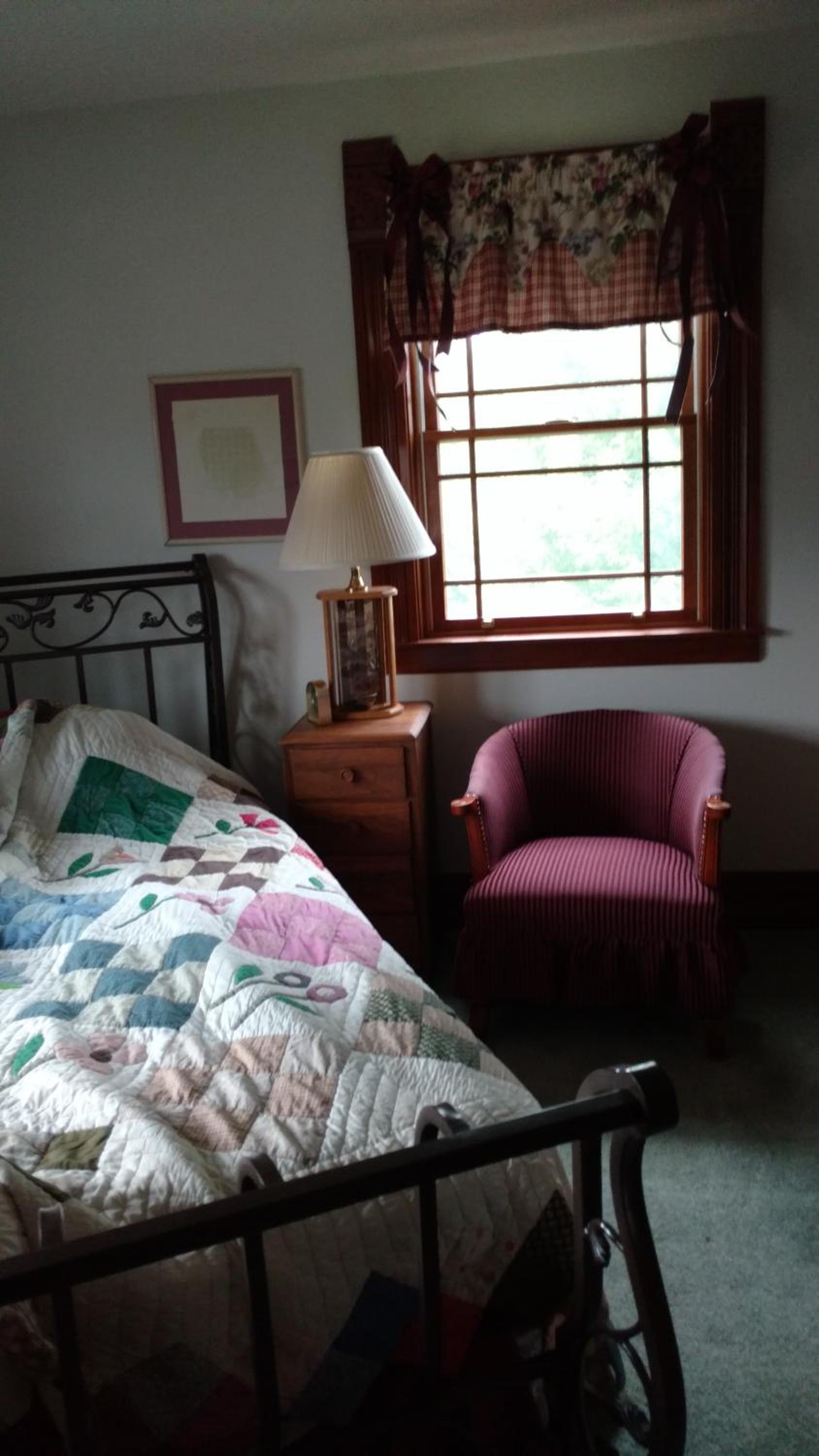 Knox - Double Room with Shared Bathroom photo 2