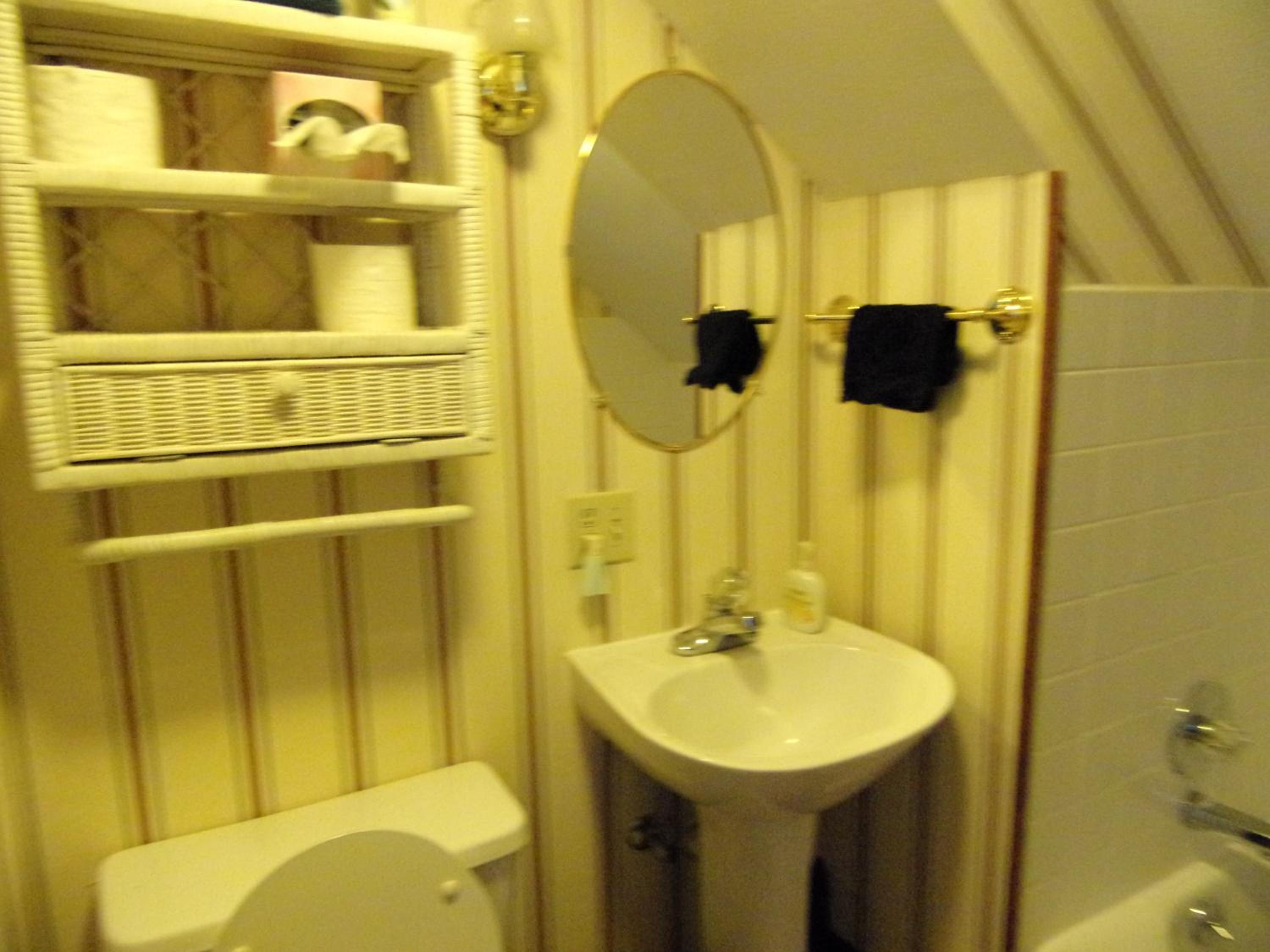 Thurman - Double Room with Shared Bathroom photo 2