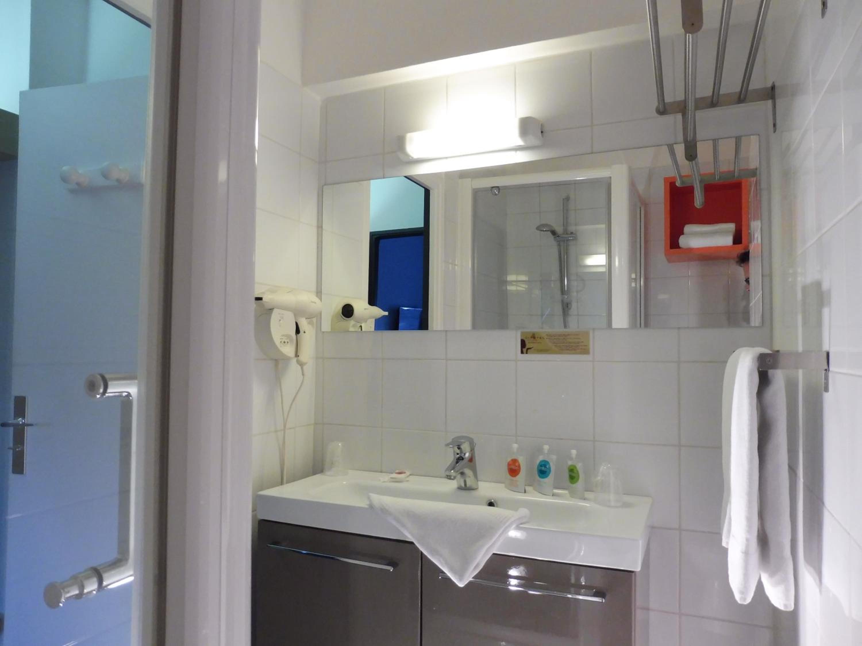 Superior Double Room Rhône Side thumbnail 5