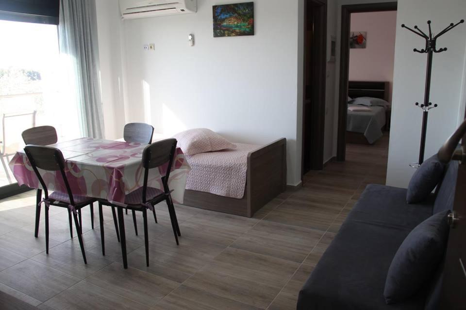 Apartment with Mountain View photo 2