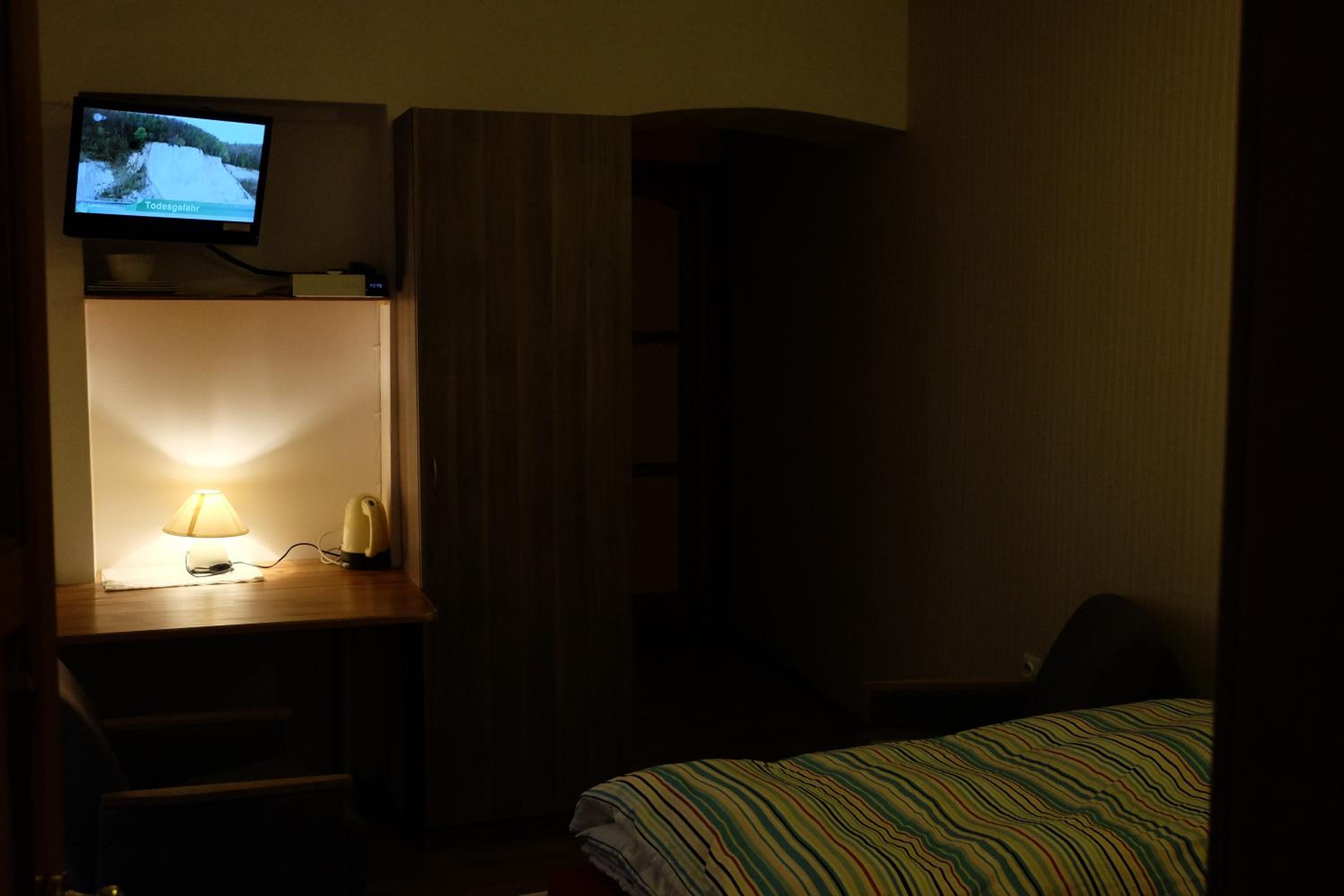 Budget Double Room - Photo 2