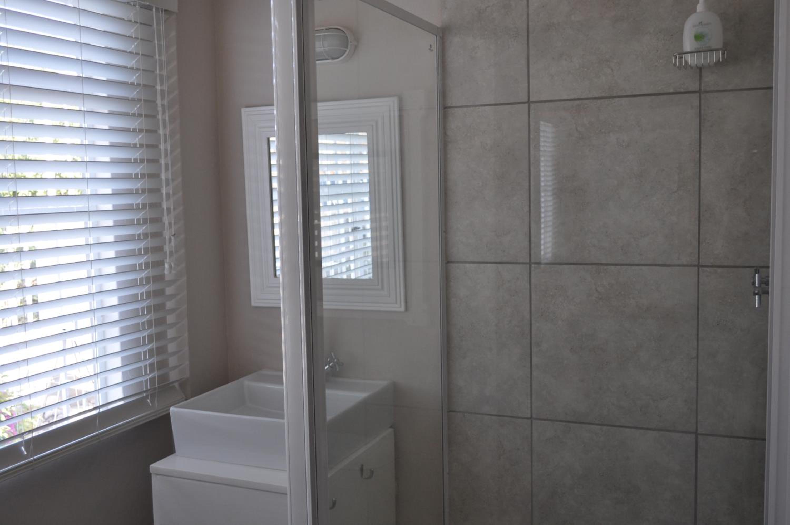 Deluxe Double Room with Shower photo 2