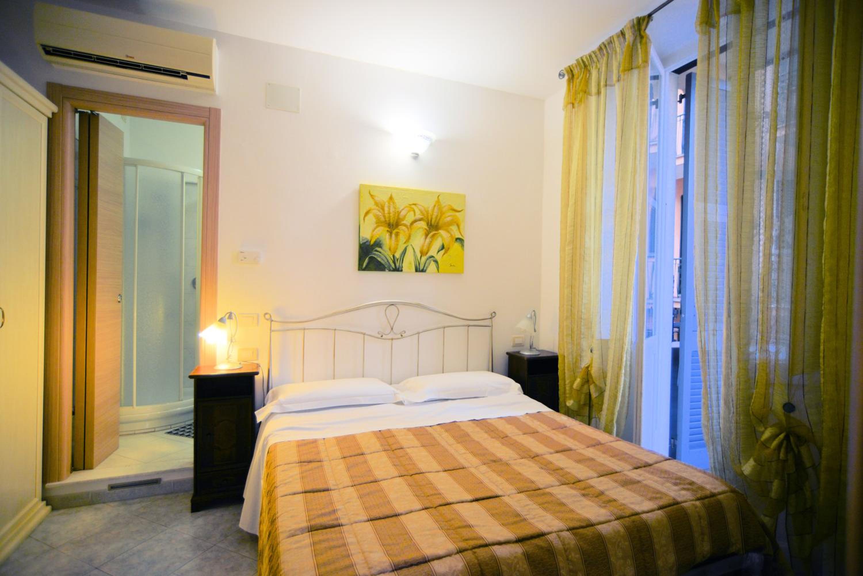 Double Room with Private Bathroom photo 2