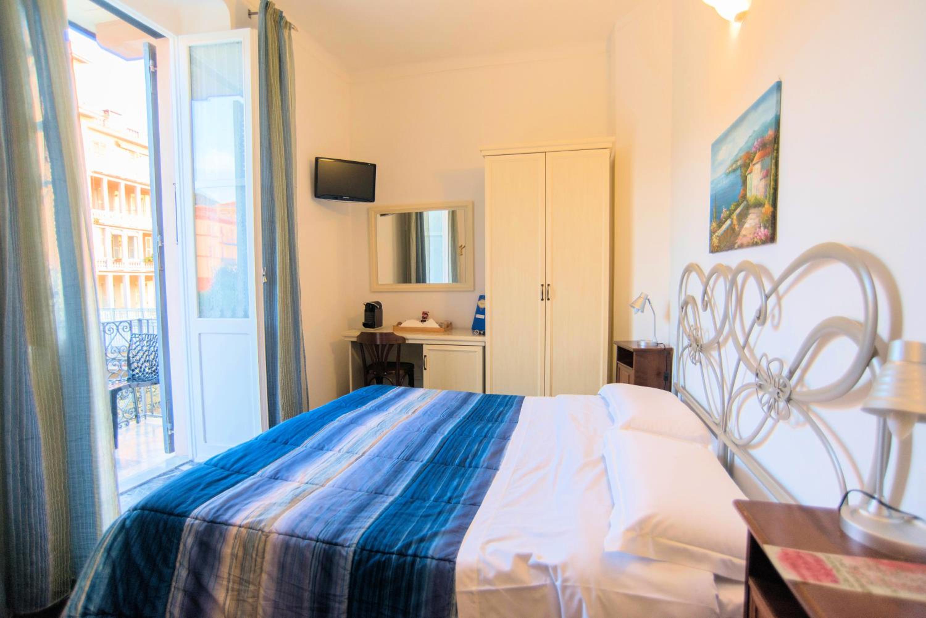 Double Room with Private Bathroom photo 3