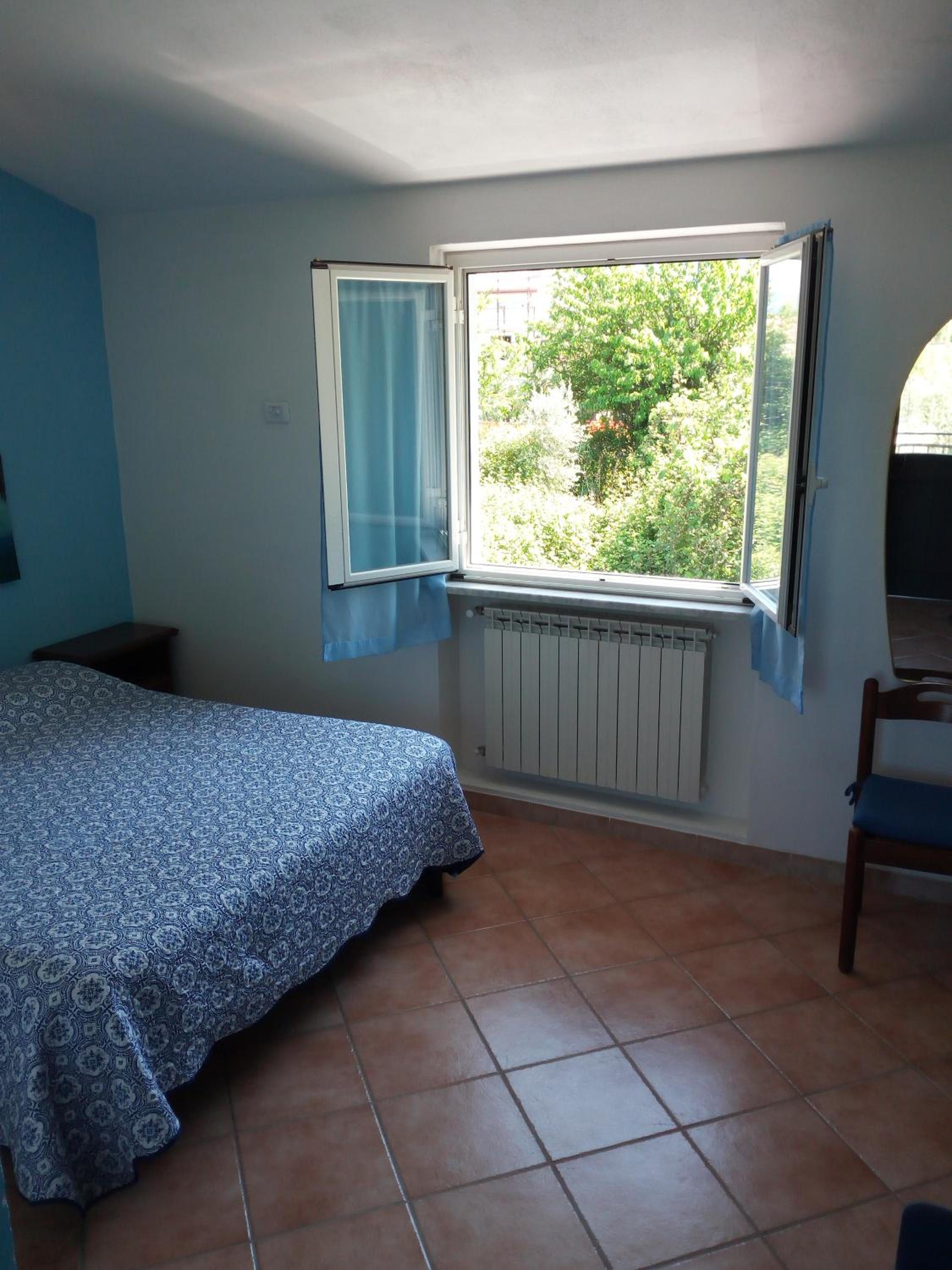 Deluxe Room (2 Adults + 1 Child)