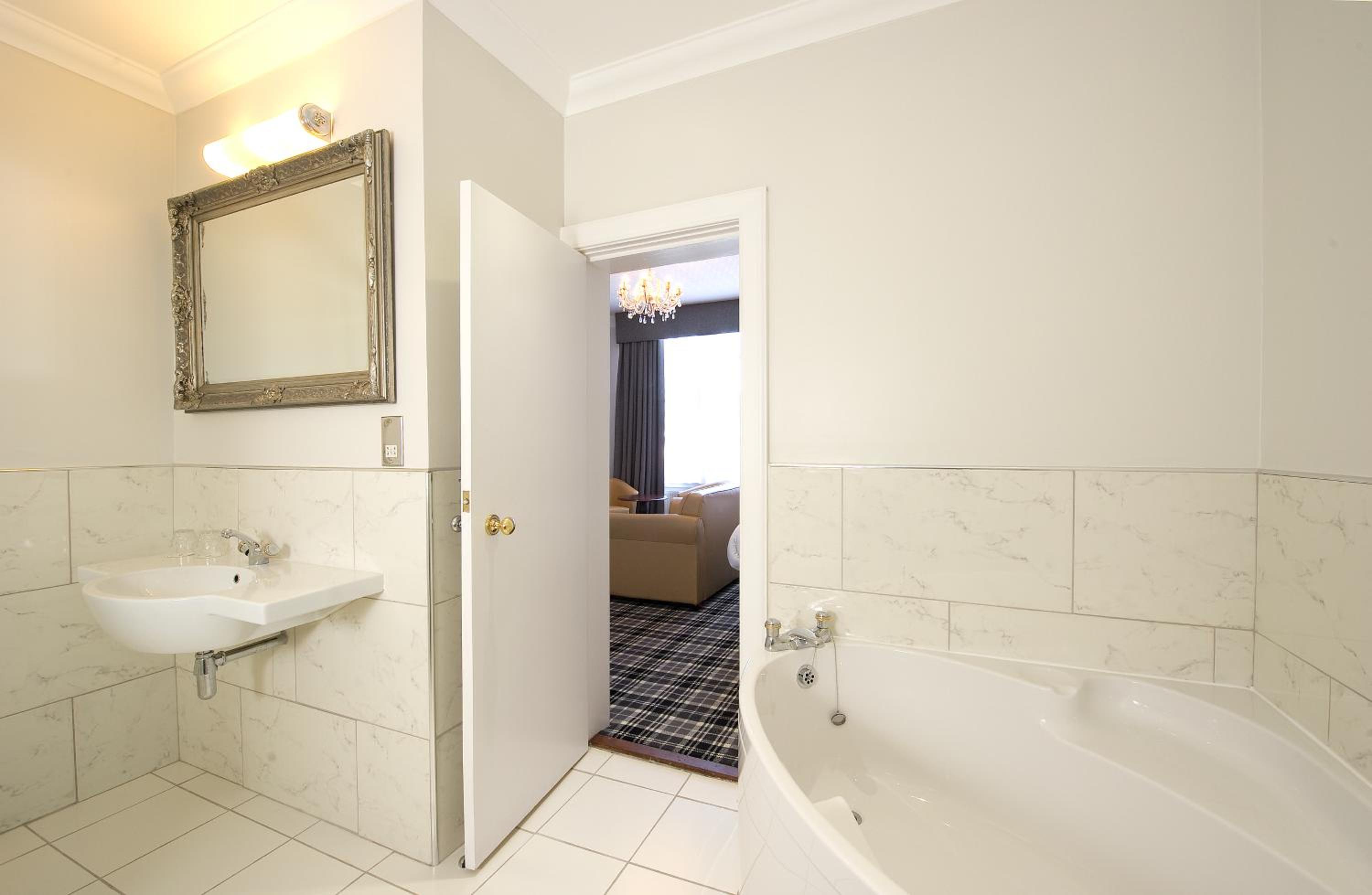 Suite - Photo 4
