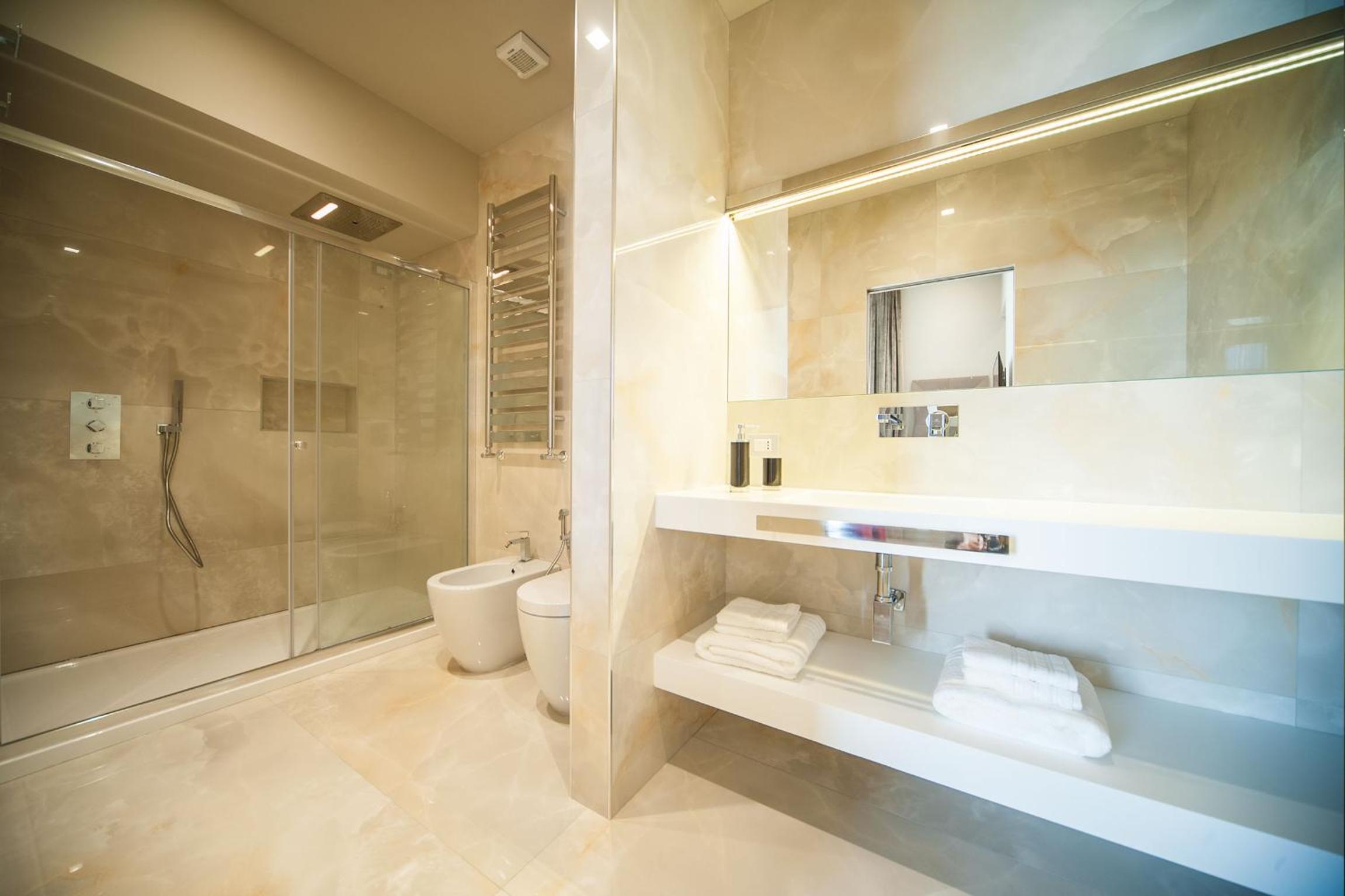 King Suite photo 3