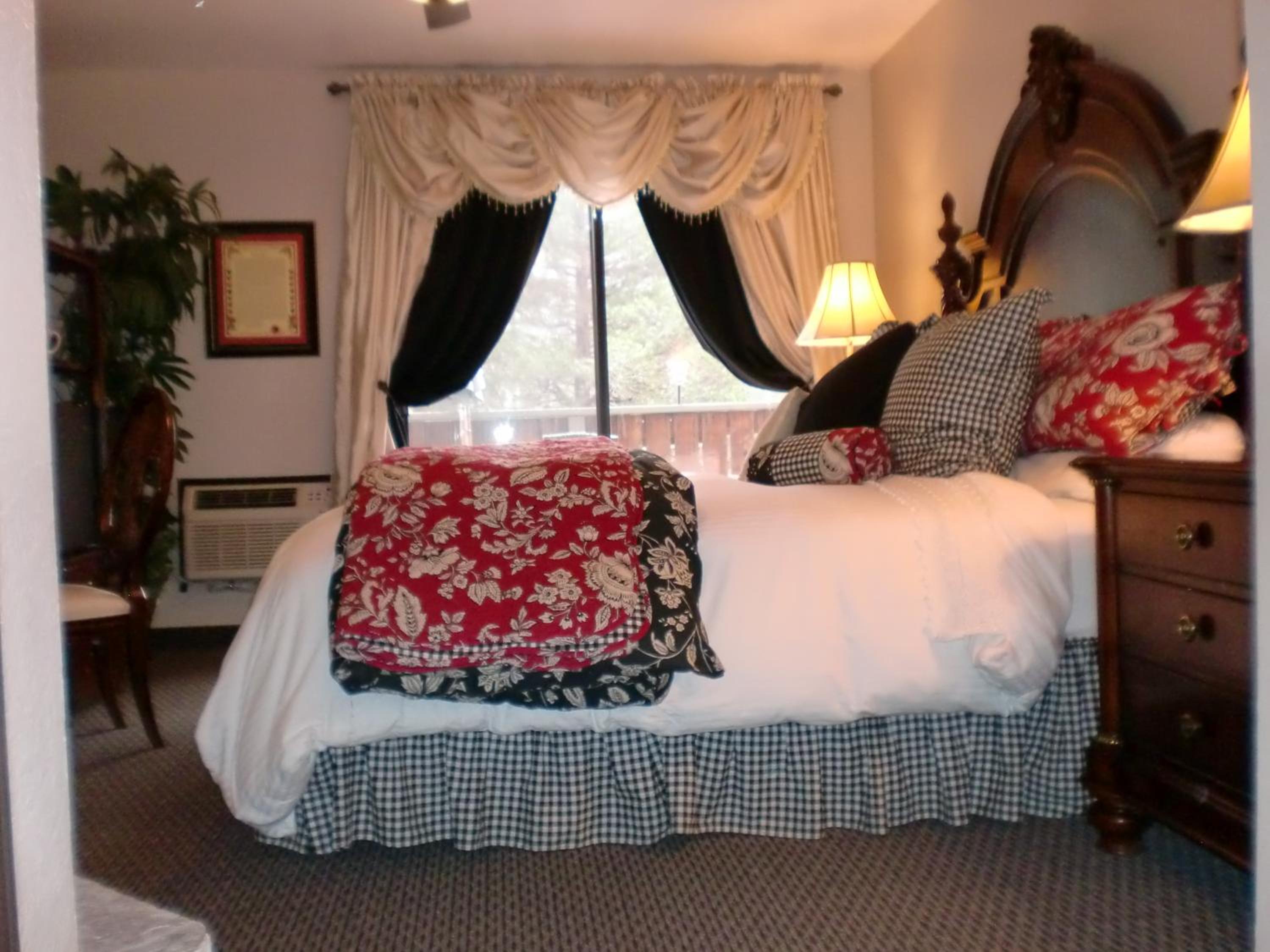 Superior King Room with Fireplace photo 2