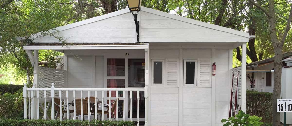 Two-Bedroom Bungalow (1-5 Adults) - Photo 8