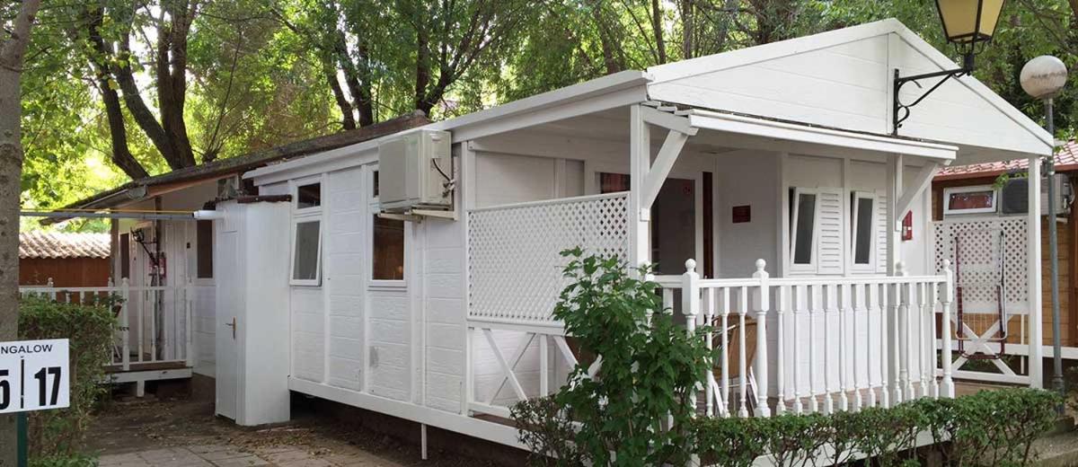 Two-Bedroom Bungalow (1-5 Adults) - Photo 7