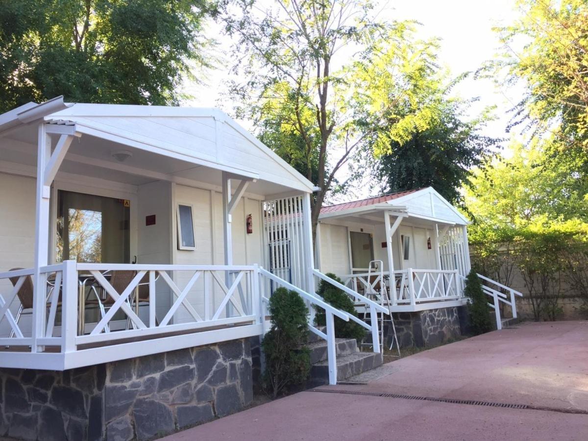 Two-Bedroom Bungalow (1-5 Adults) - Photo 5