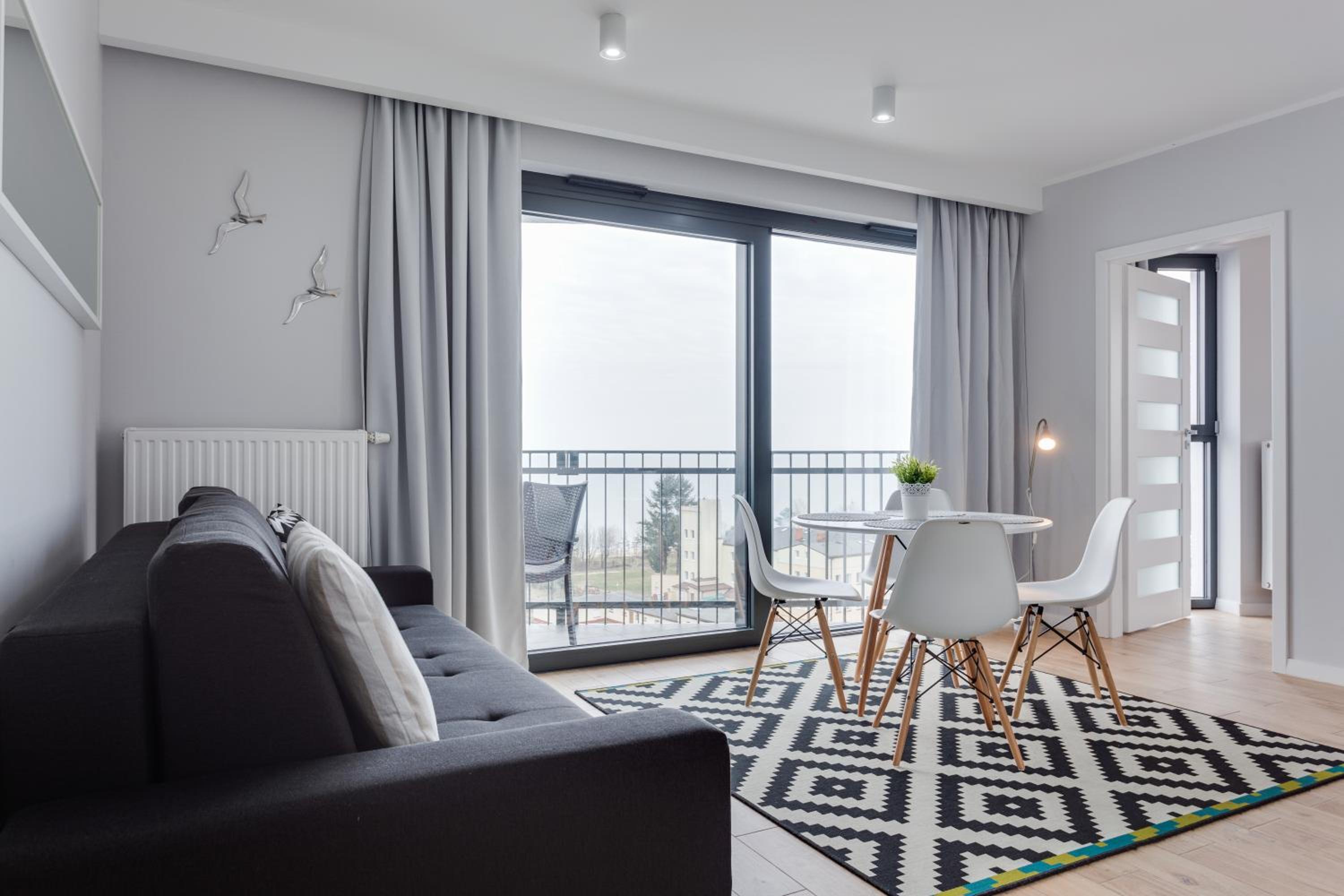 One-Bedroom Apartment with Street View photo 2