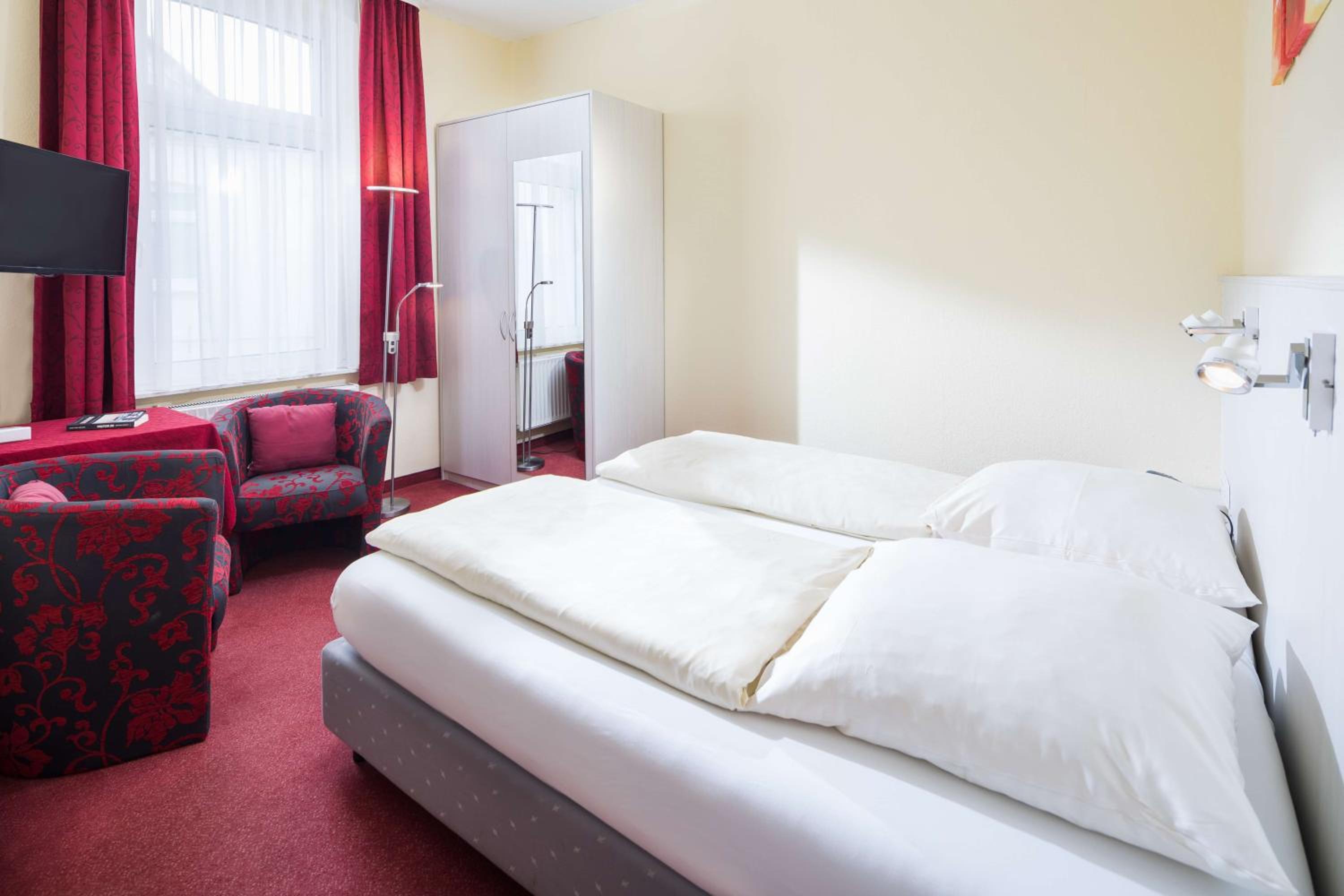 Standard Double Room photo 2