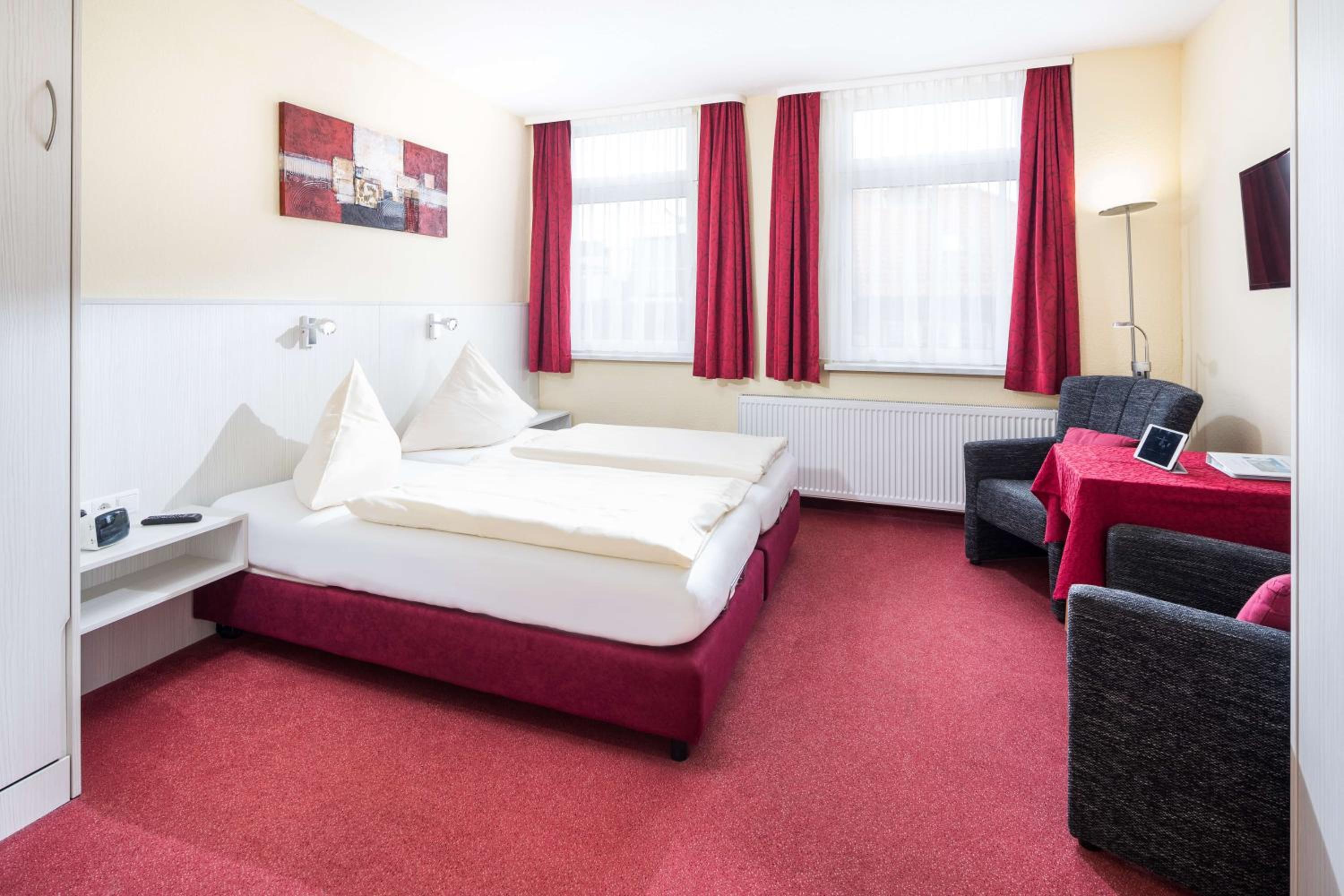Large Double Room photo 1
