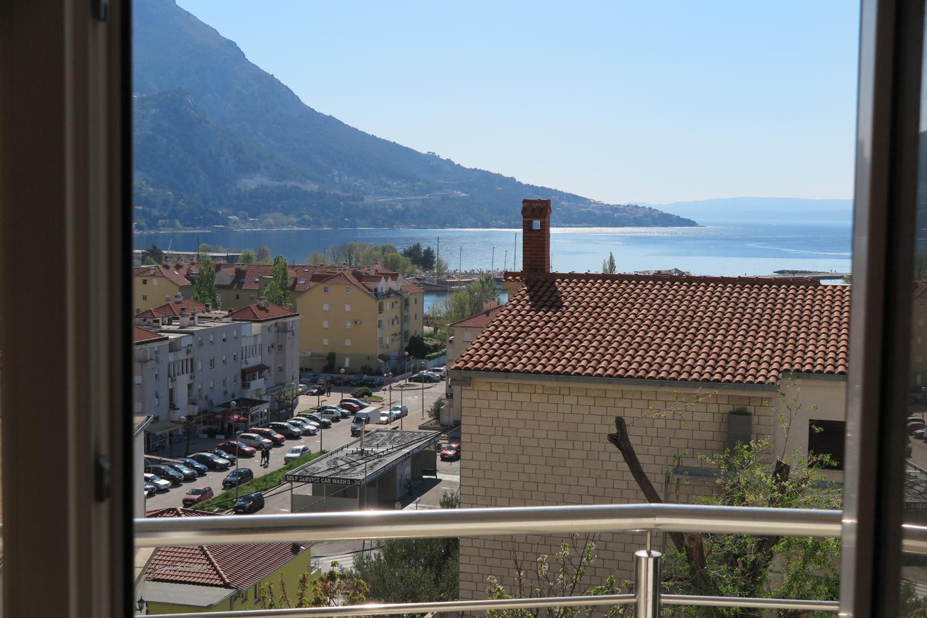 Apartment with Balcony photo 2