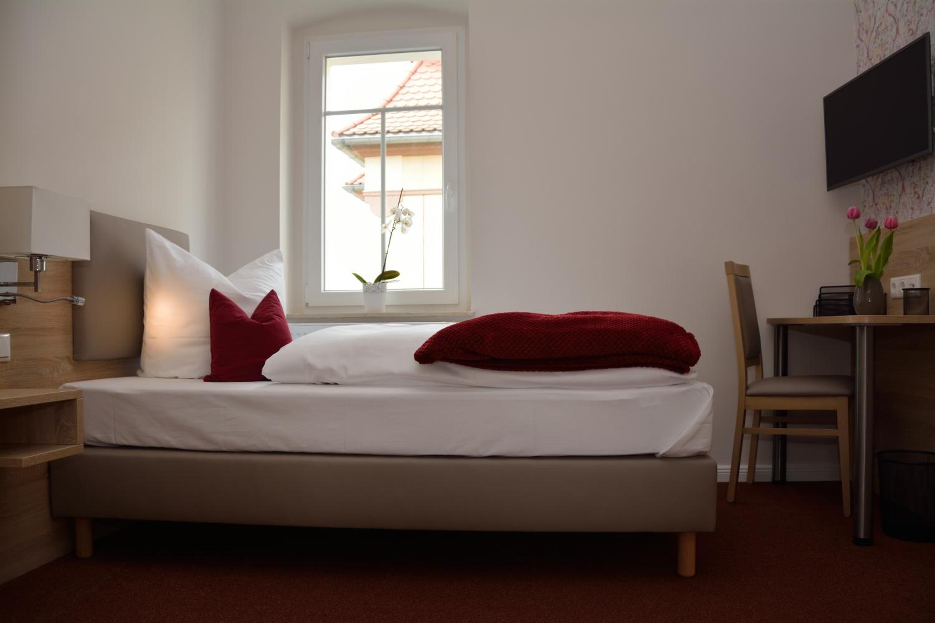 Single Room with Private Bathroom photo 2