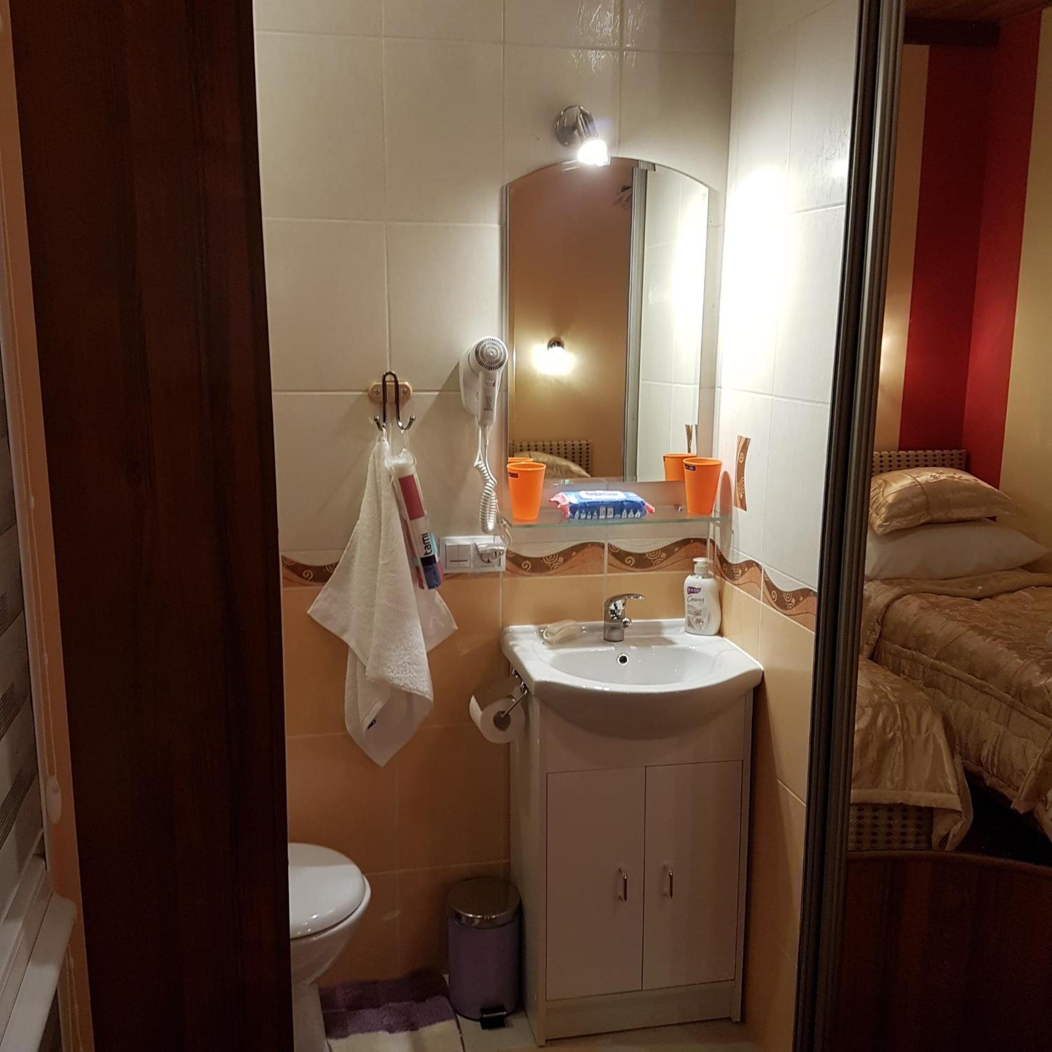 Double or Twin Room with Balcony - Photo 3