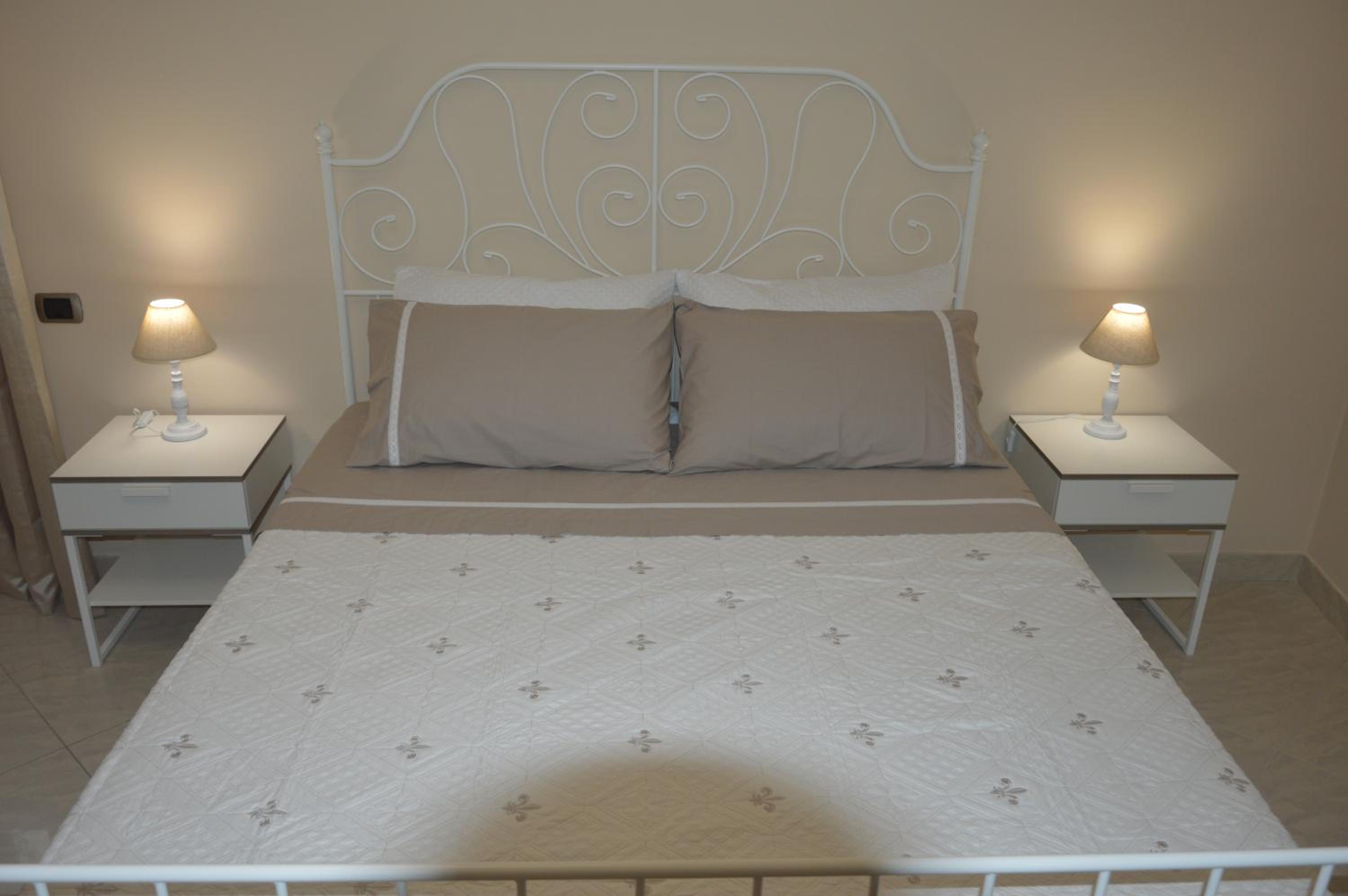Double Room with Private Bathroom - Photo 7