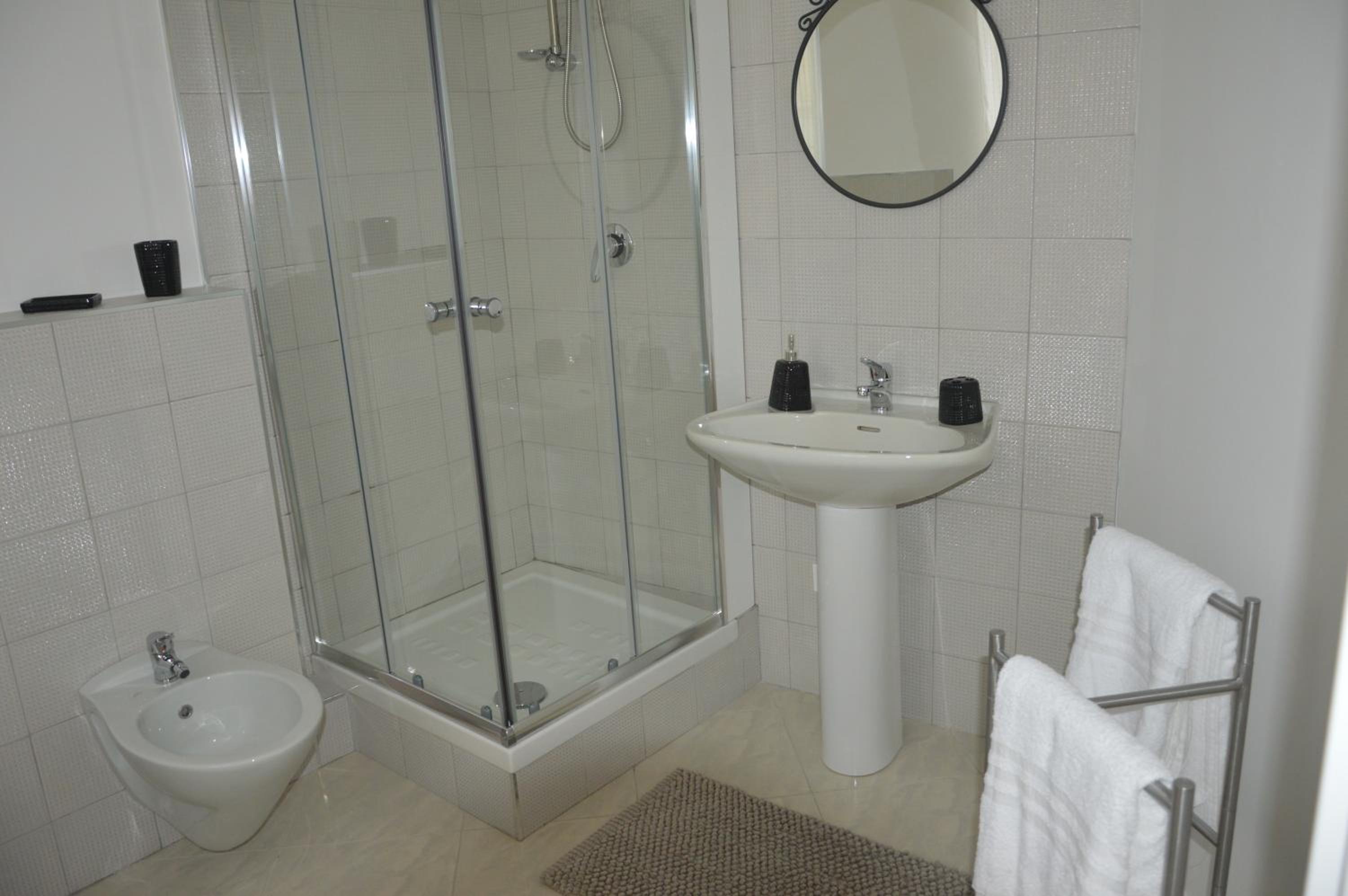 Double Room with Private Bathroom - Photo 6