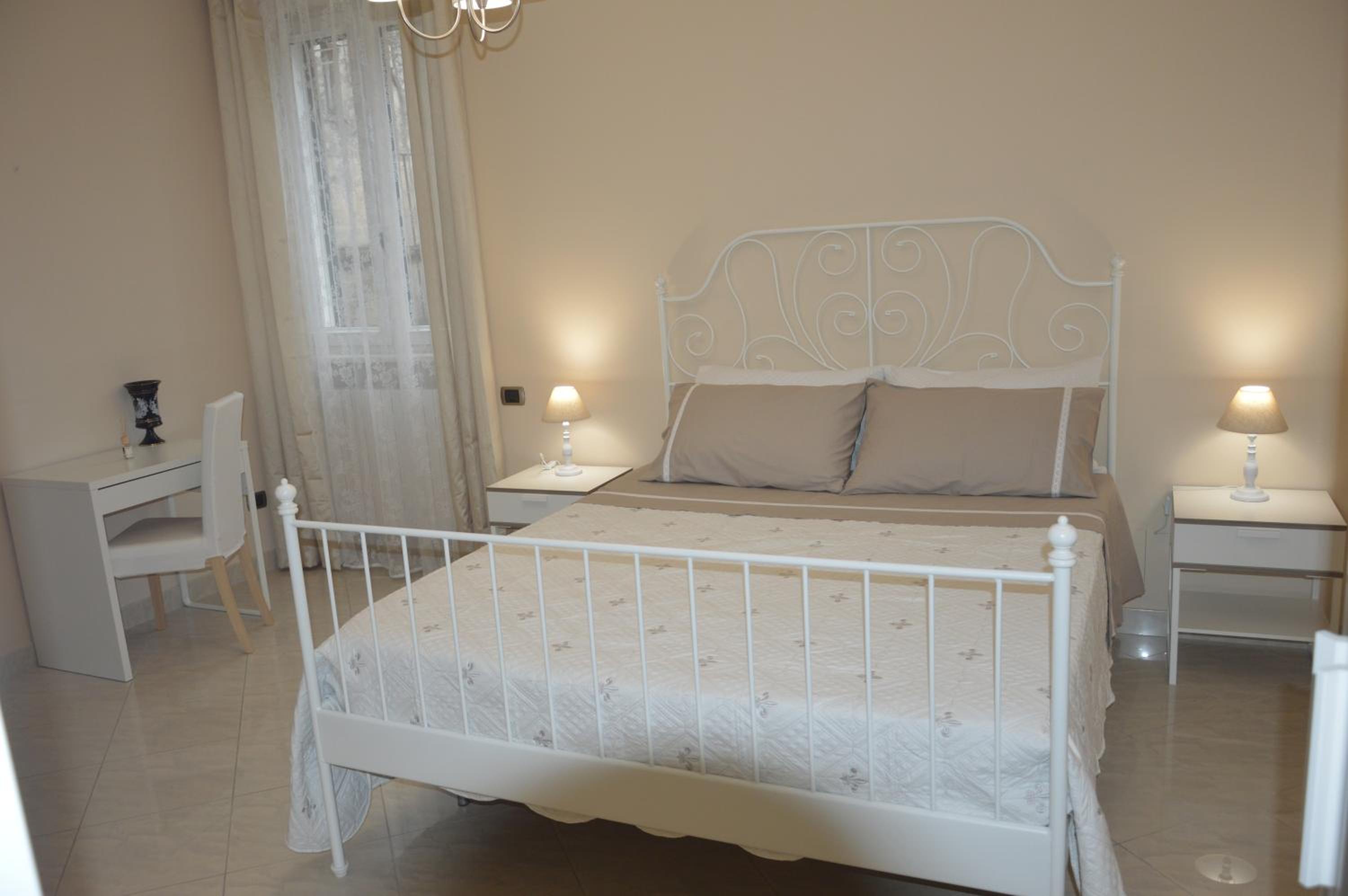 Double Room with Private Bathroom - Photo 8