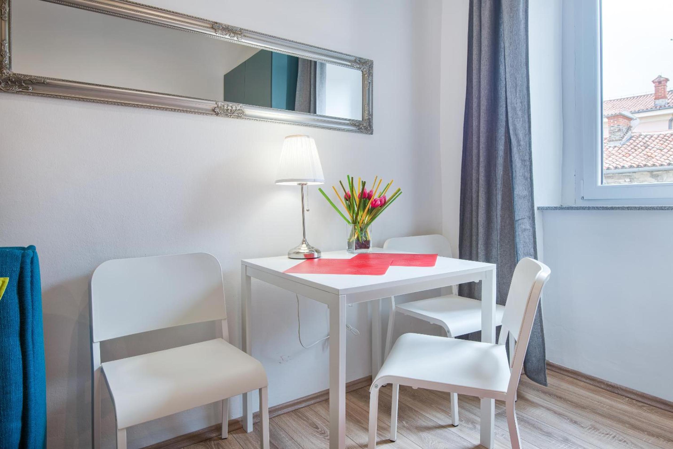 One-Bedroom Apartment photo 3