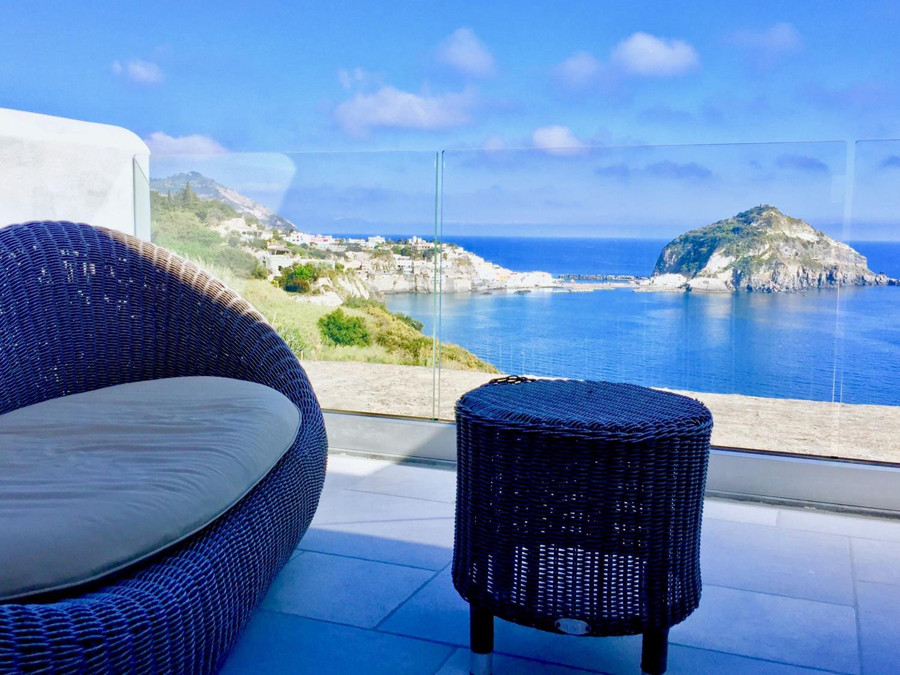Deluxe Double Room with Sea View - Photo 14