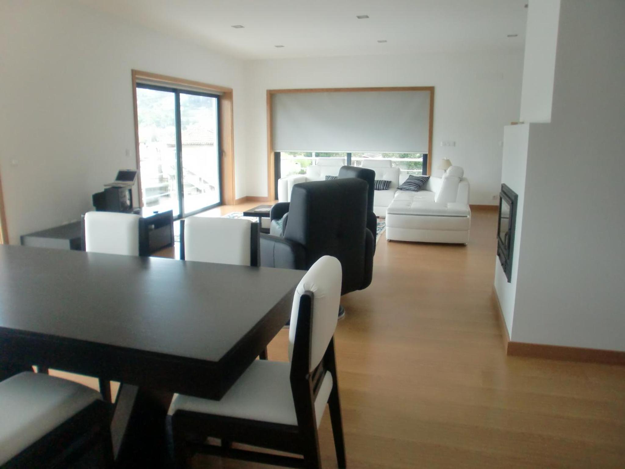 Five-Bedroom House photo 1