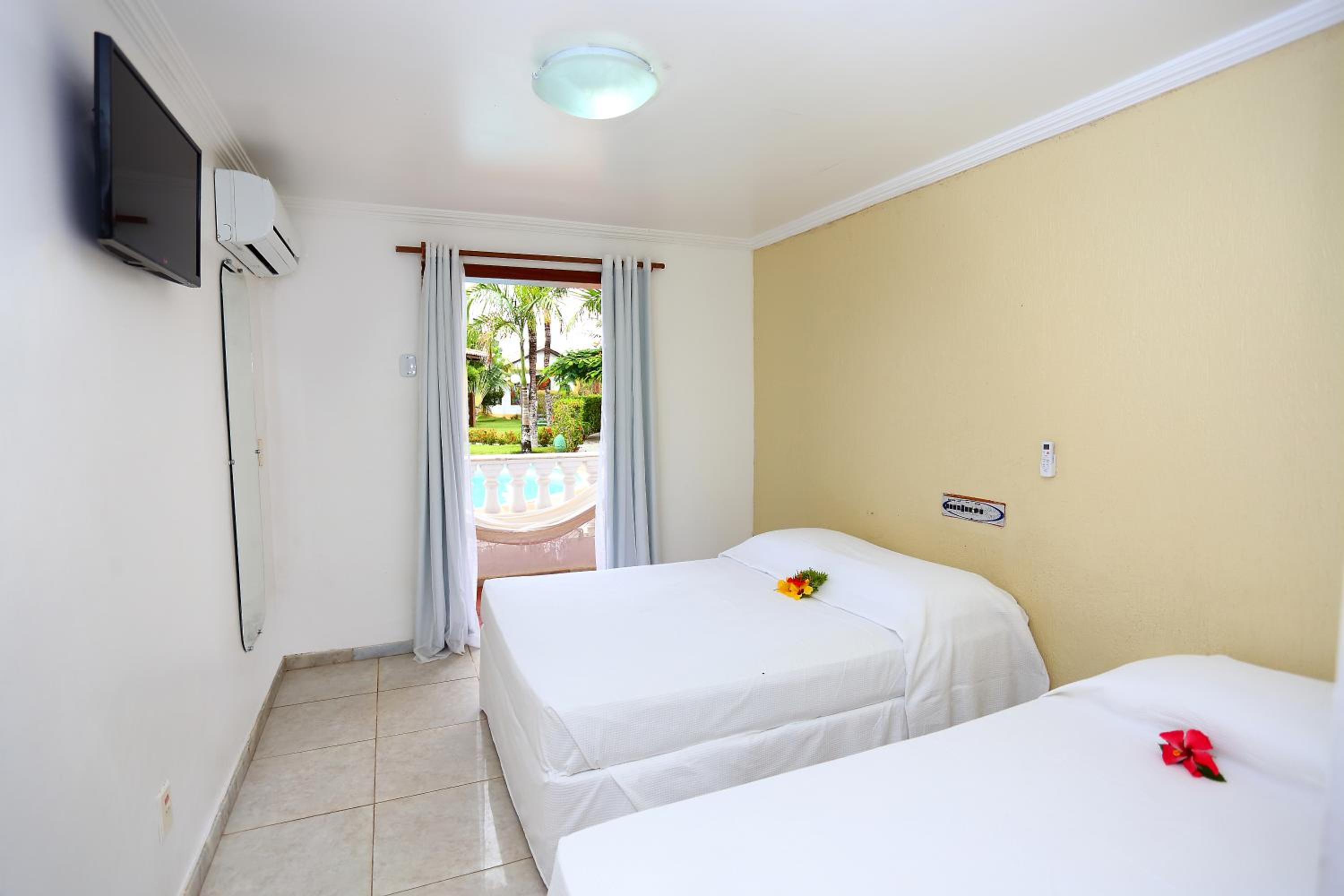 Economy Triple Room photo 2