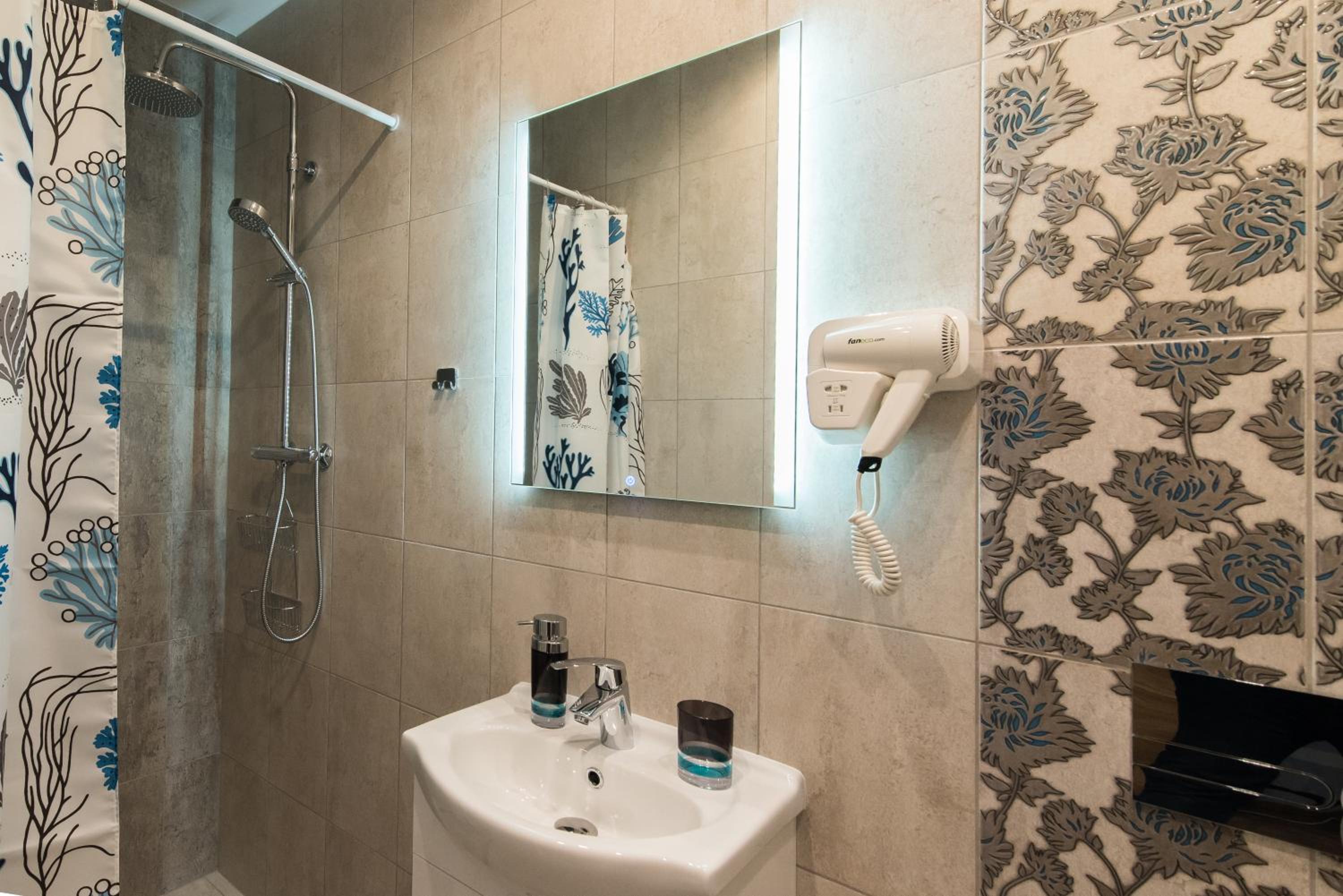 Double Room with Private Bathroom photo 2