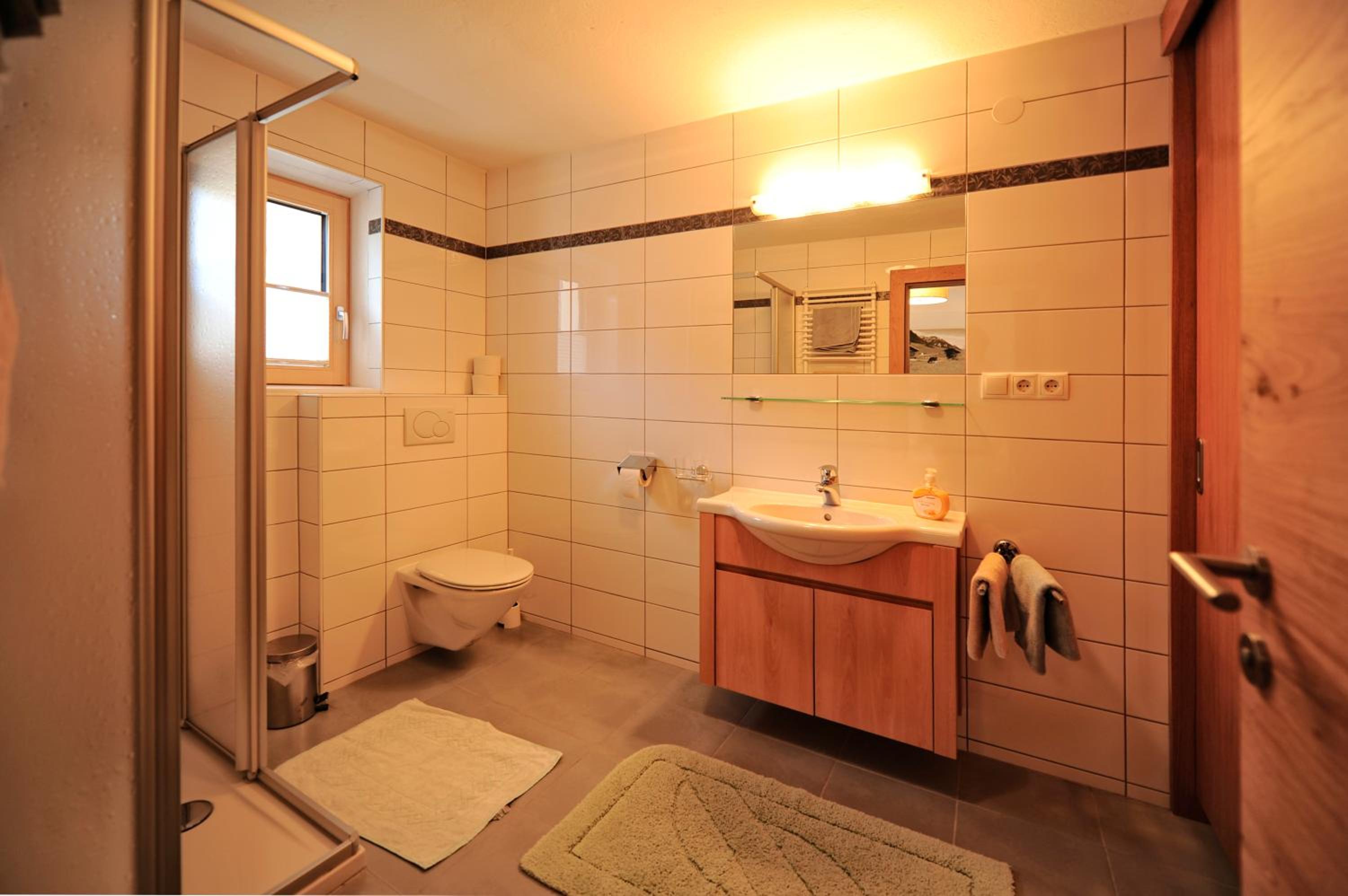 Two-Bedroom Apartment with Balcony photo 2