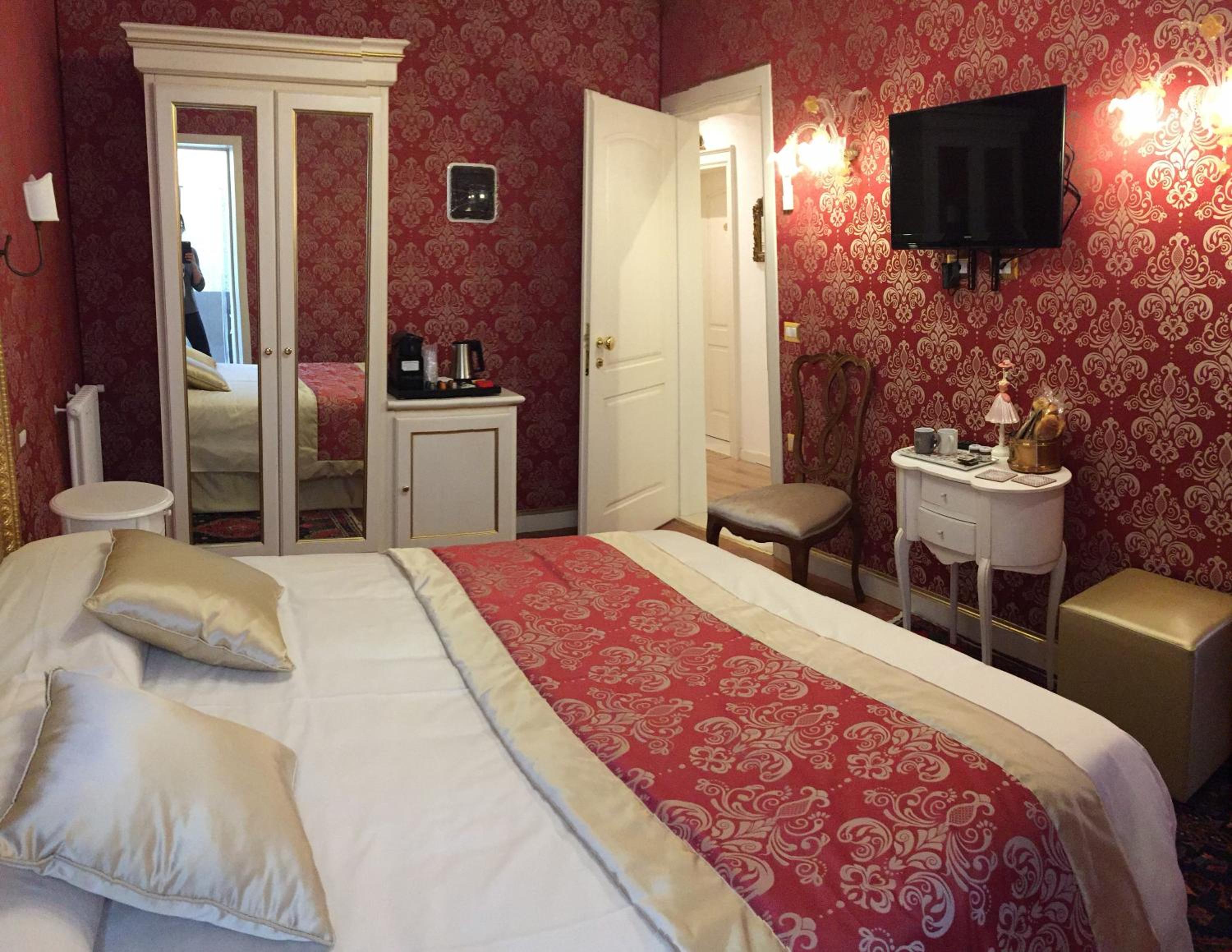 Double or Twin Room with Balcony photo 2