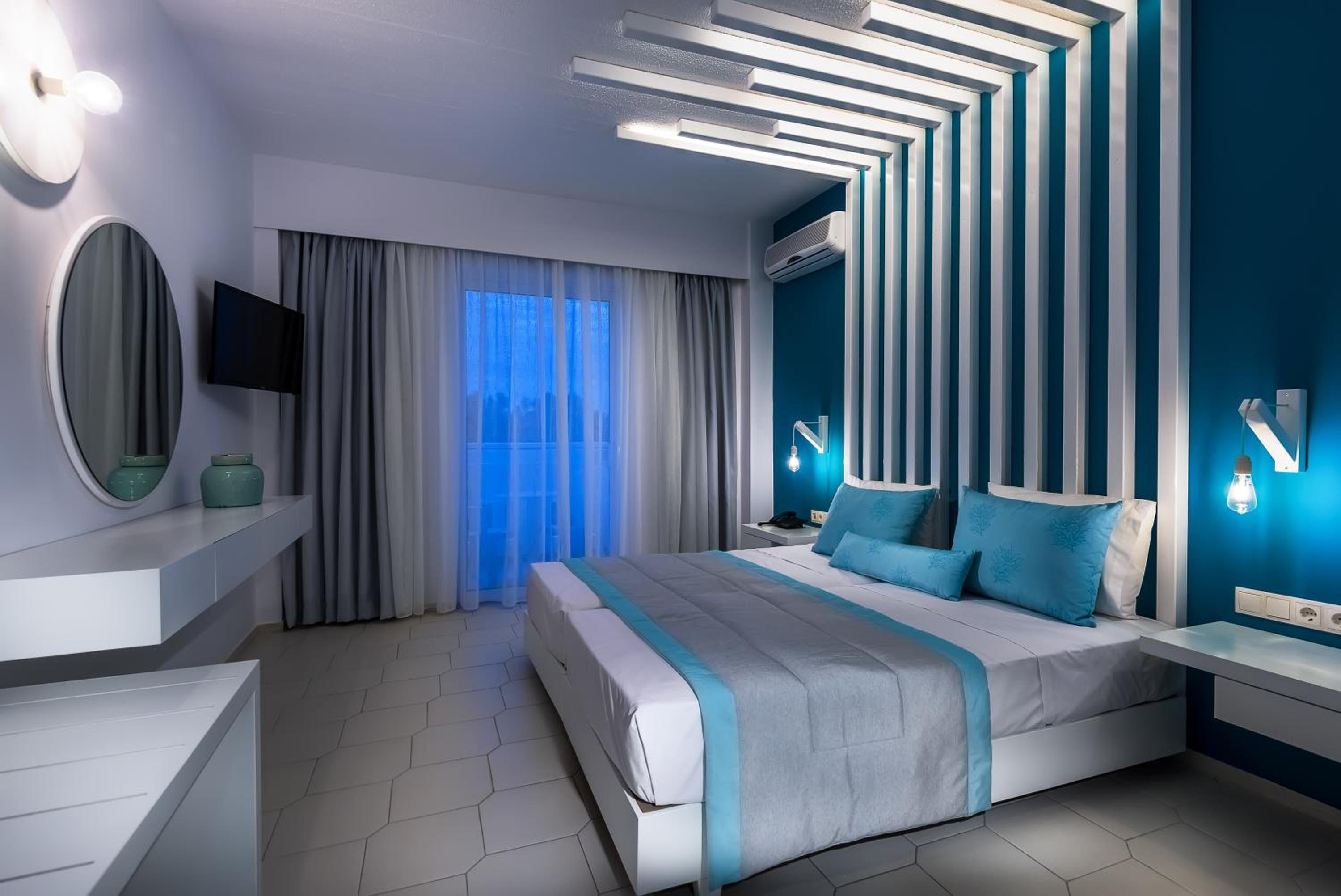 Standard Double or Twin Room - Photo 5